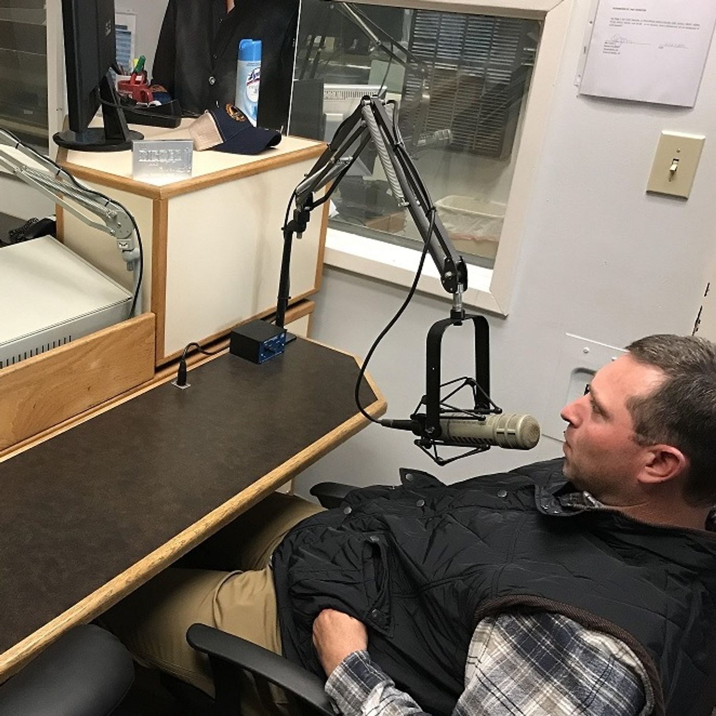 97.7 Kicker FM (WKKR-FM)\'s show