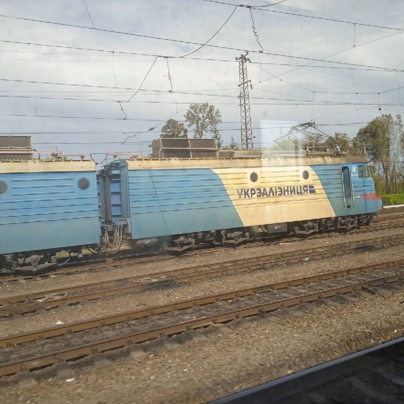 Uzhorod: i treni ucraini simbolo di resistenza e l'esperienza di frati di confine episode artwork