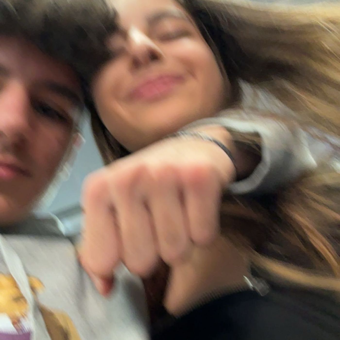 Belki bi gun barisiriz