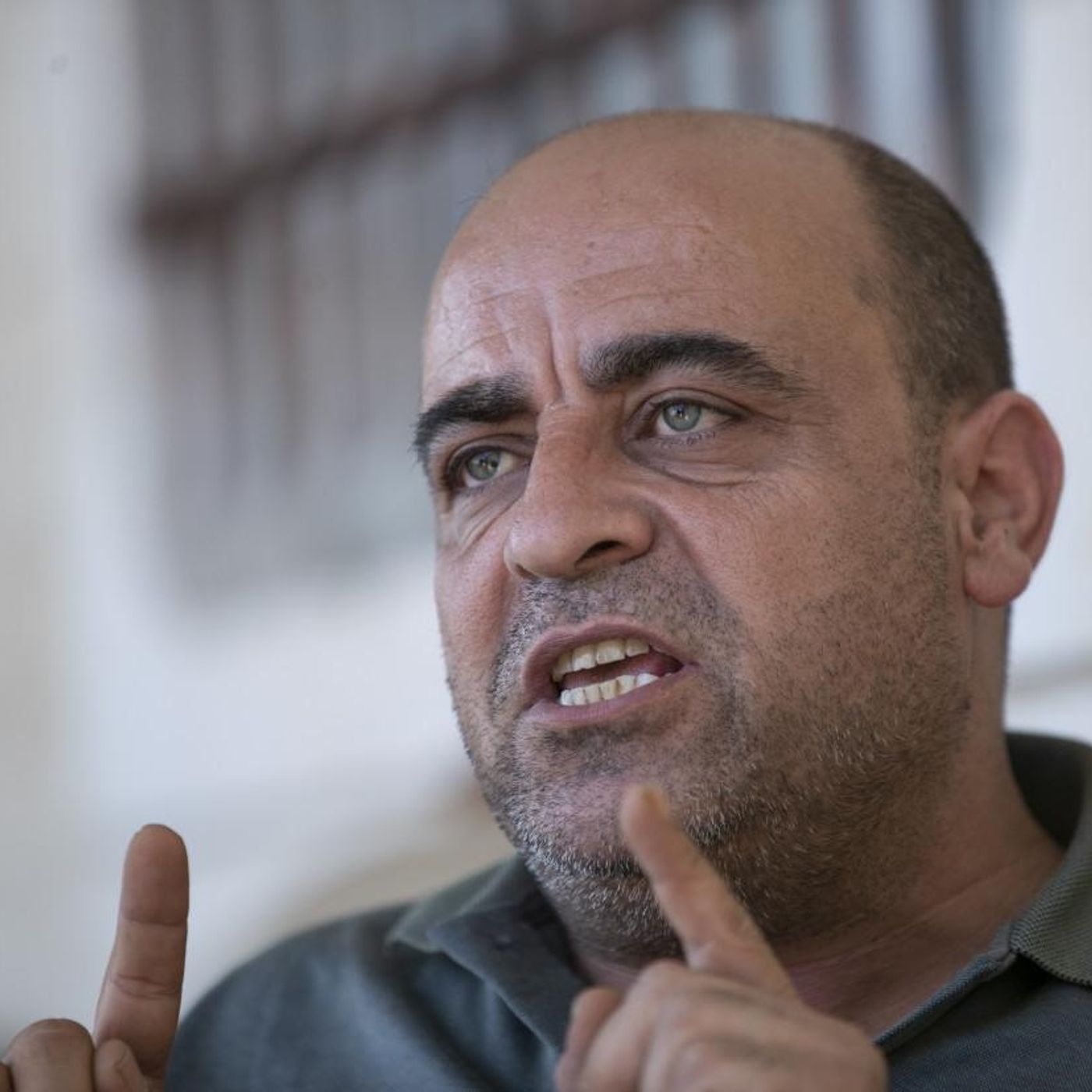 CISGIORDANIA. Si accende la protesta anti-Abu Mazen per la morte di Nizar Banat ammazzato di botte episode artwork