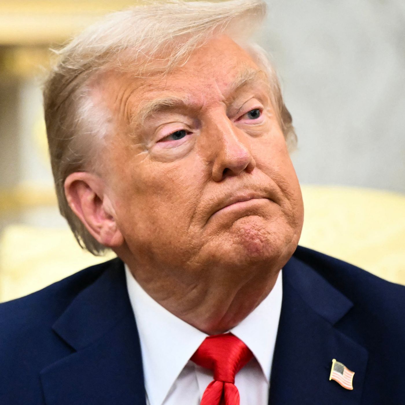 Trump tra fallimenti globali e conflitti interni episode artwork