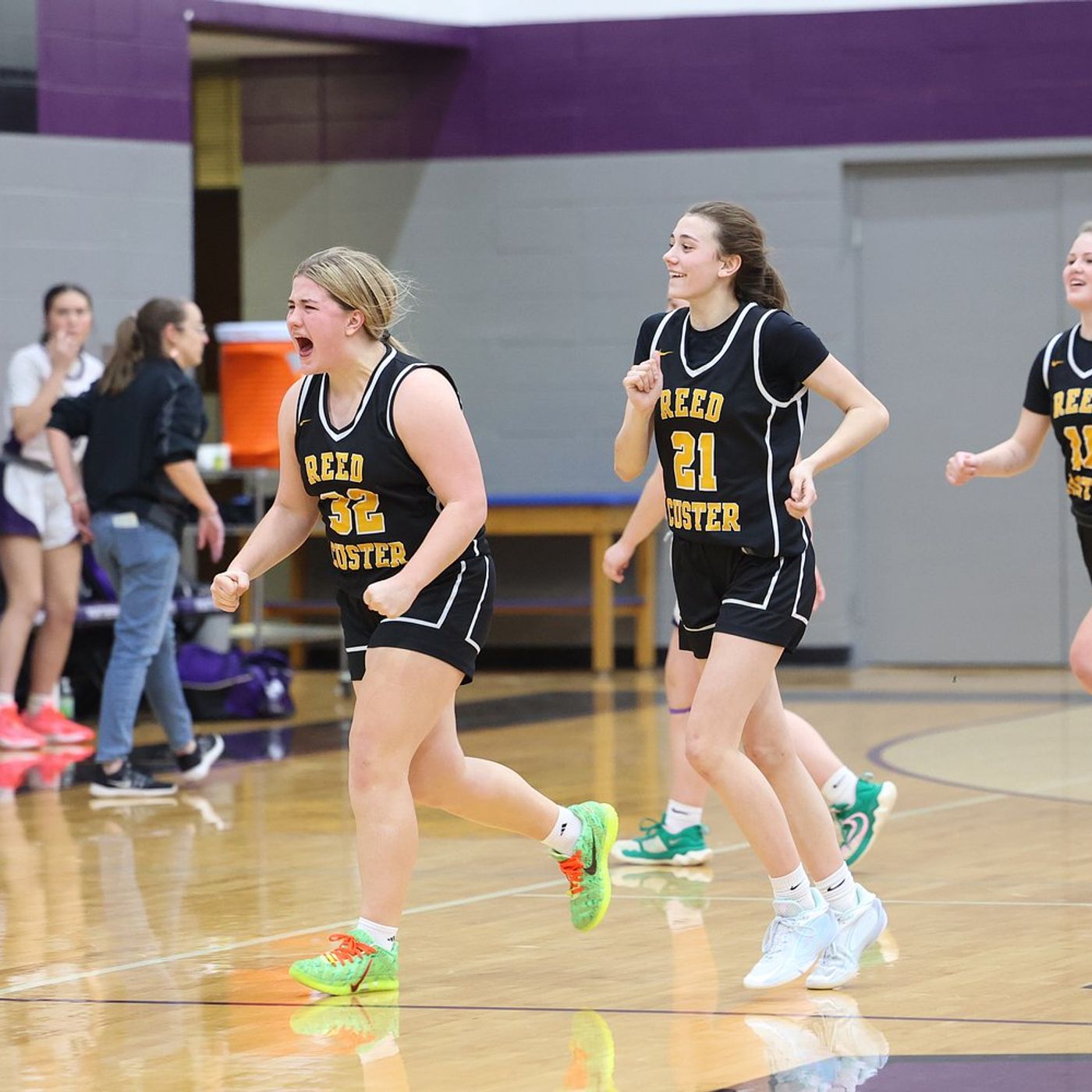 Reed-Custer shocks first-place Manteno in 45-42 ICE thriller episode artwork