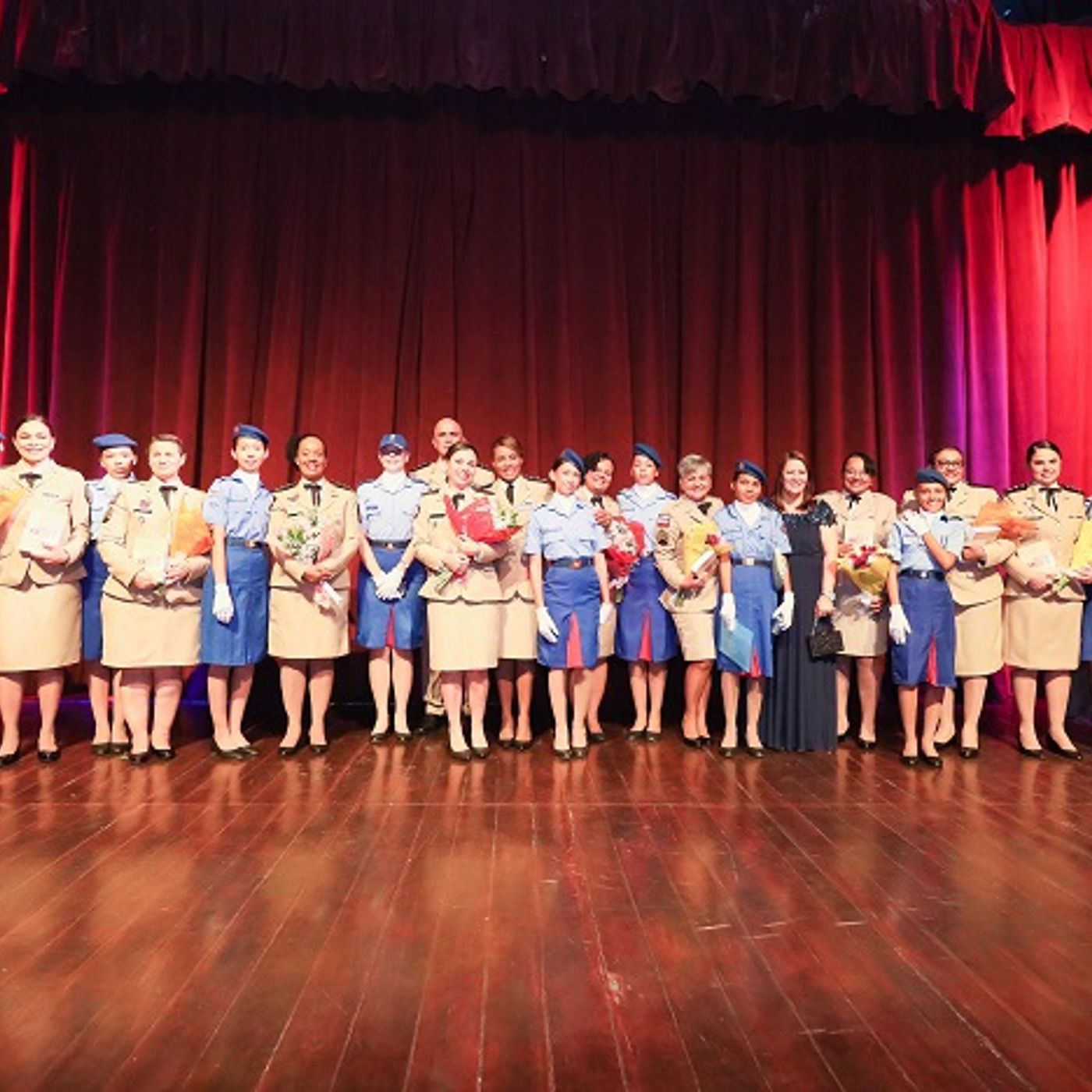 Prefeita Suzana Ramos prestigia lançamento do livro 30 anos da mulher na PMBA e destaca o empoderamento e conquistas femininas