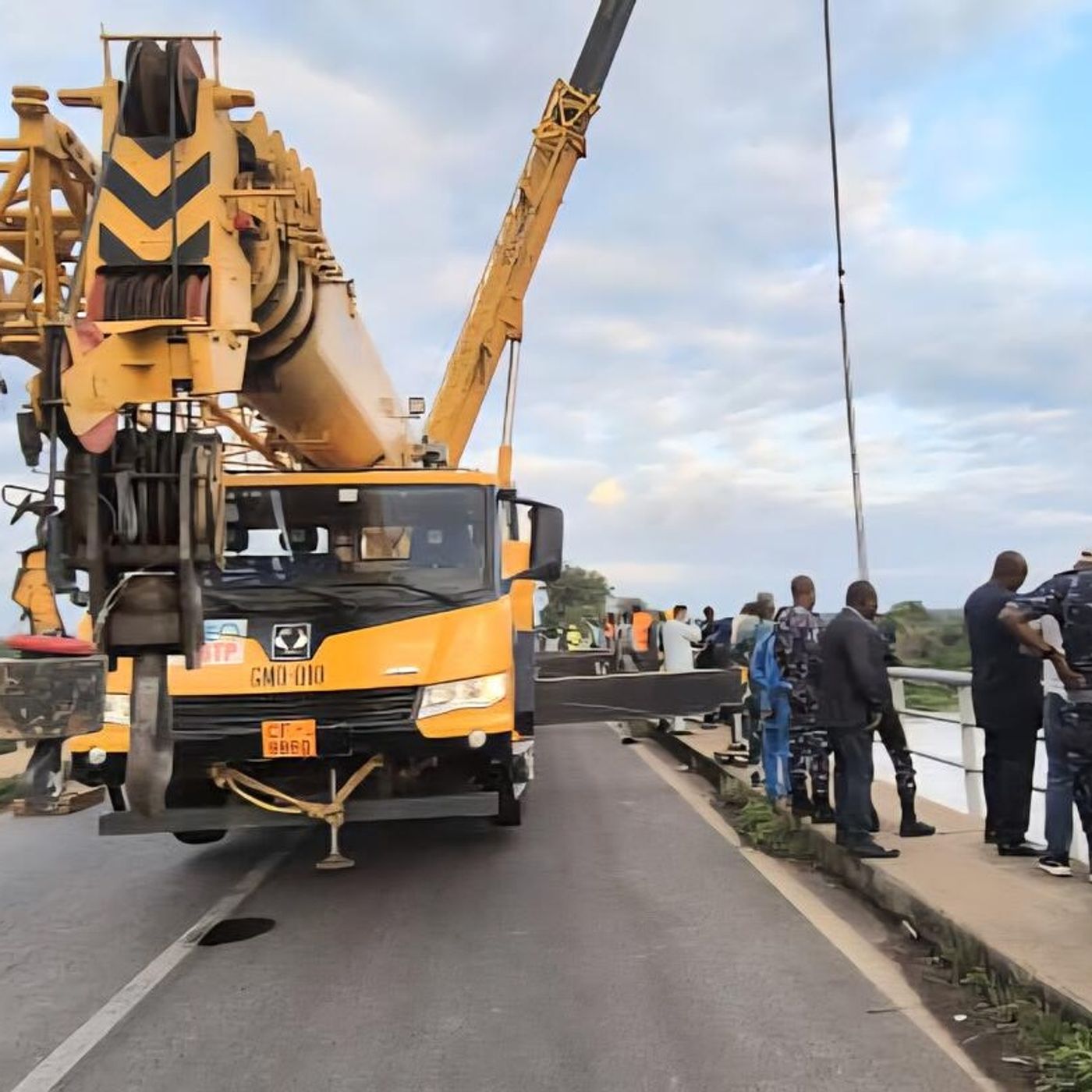 Le journal du 18 août 2025 - Au Bénin un bus STM chute du pont de Thio, 1 décès confirmé, 44 disparus episode artwork