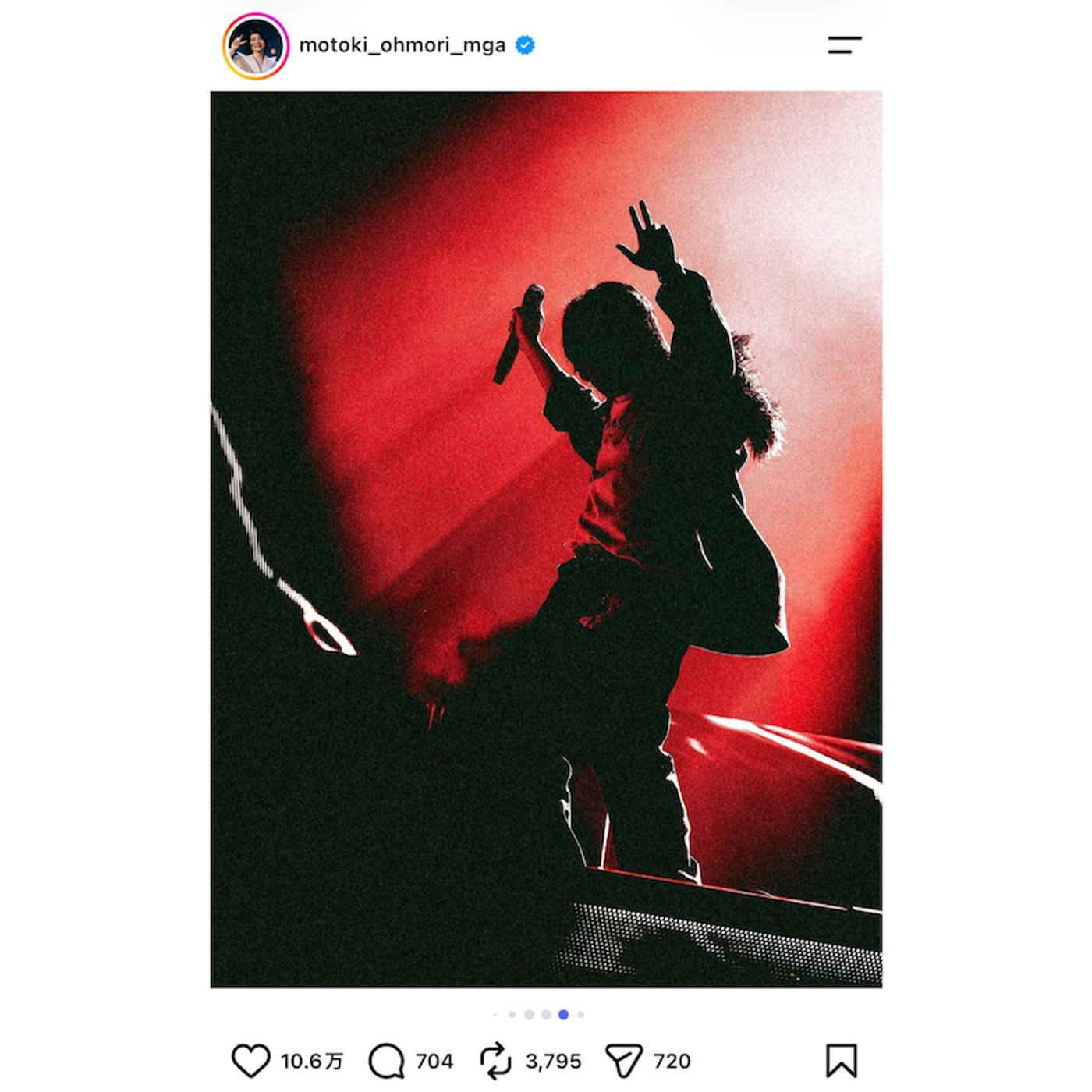 Mrs. GREEN APPLE 大森元貴、躍動感あふれるライブ写真を多数公開　「シルエットも美しき」「本物のおしゃれイケメン」