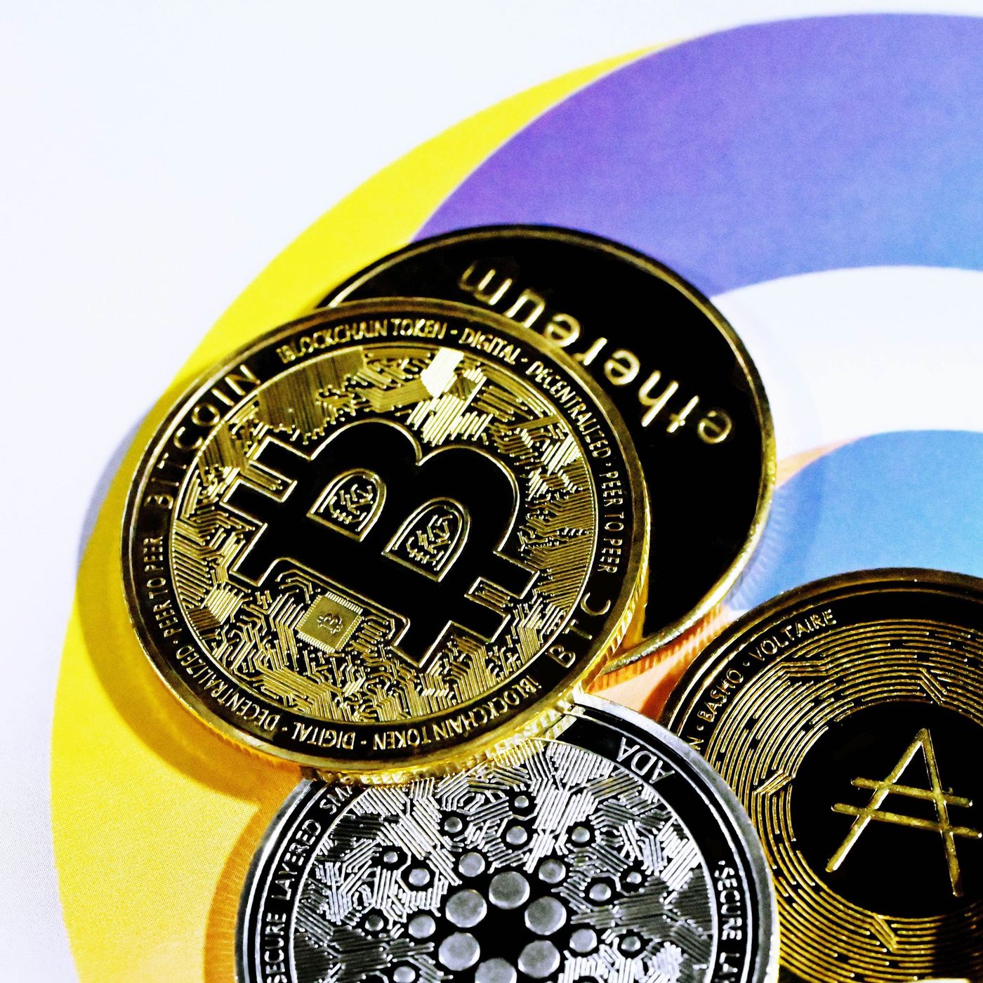 Bitcoin Drop: Cycle Theory and Monetary Policy