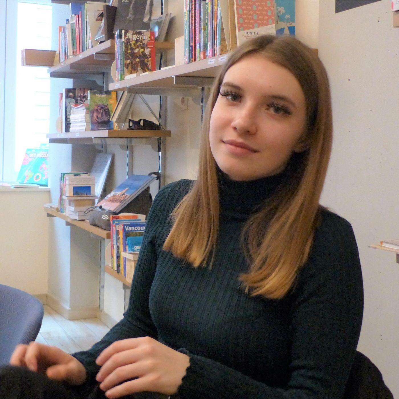 Cécilia, jeune artiste talentueuse qui fera bientot parler d'elle episode artwork