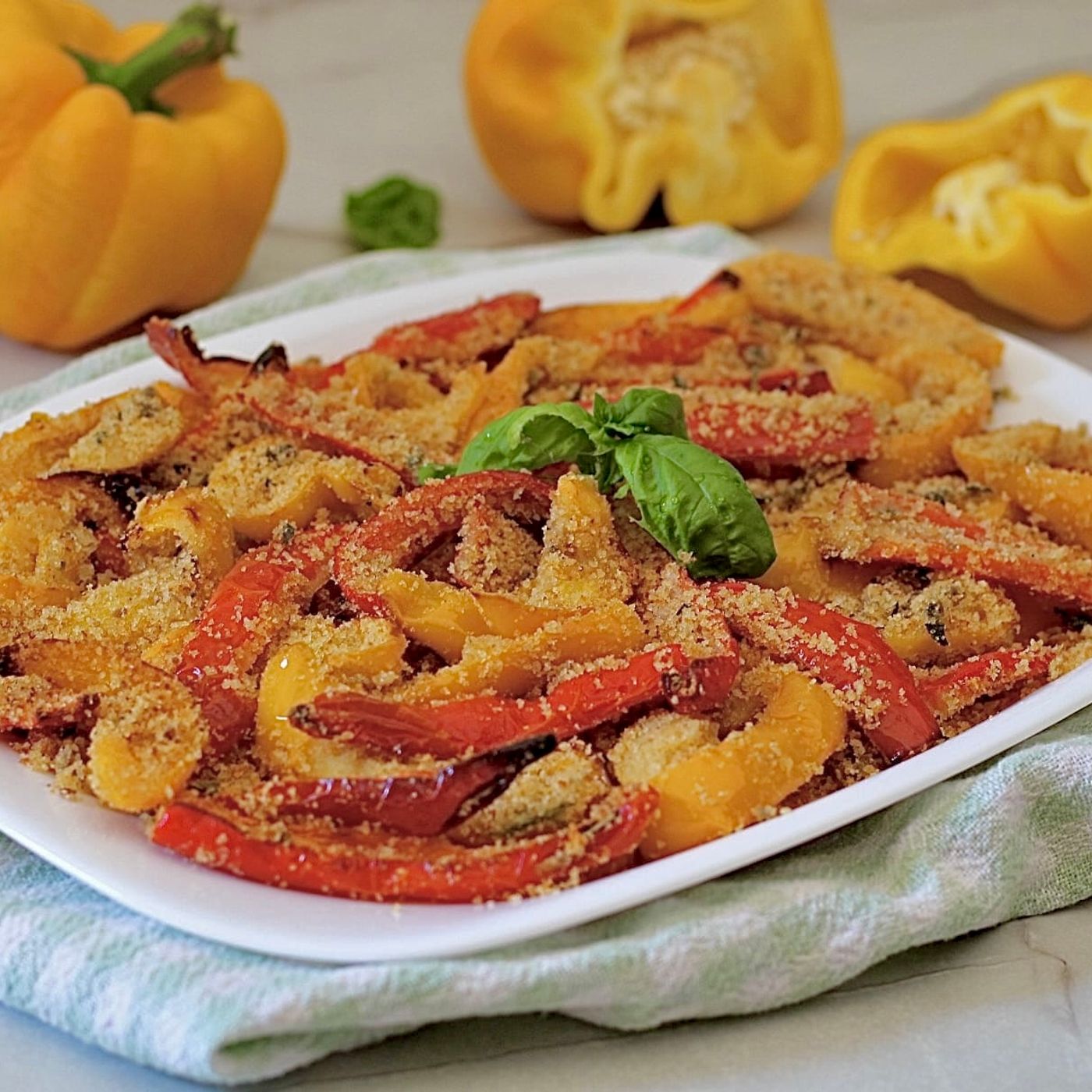 Peperoni al gratin con acciughe e senza formaggio, 3 soli ingredienti per un contorno che spacca! episode artwork