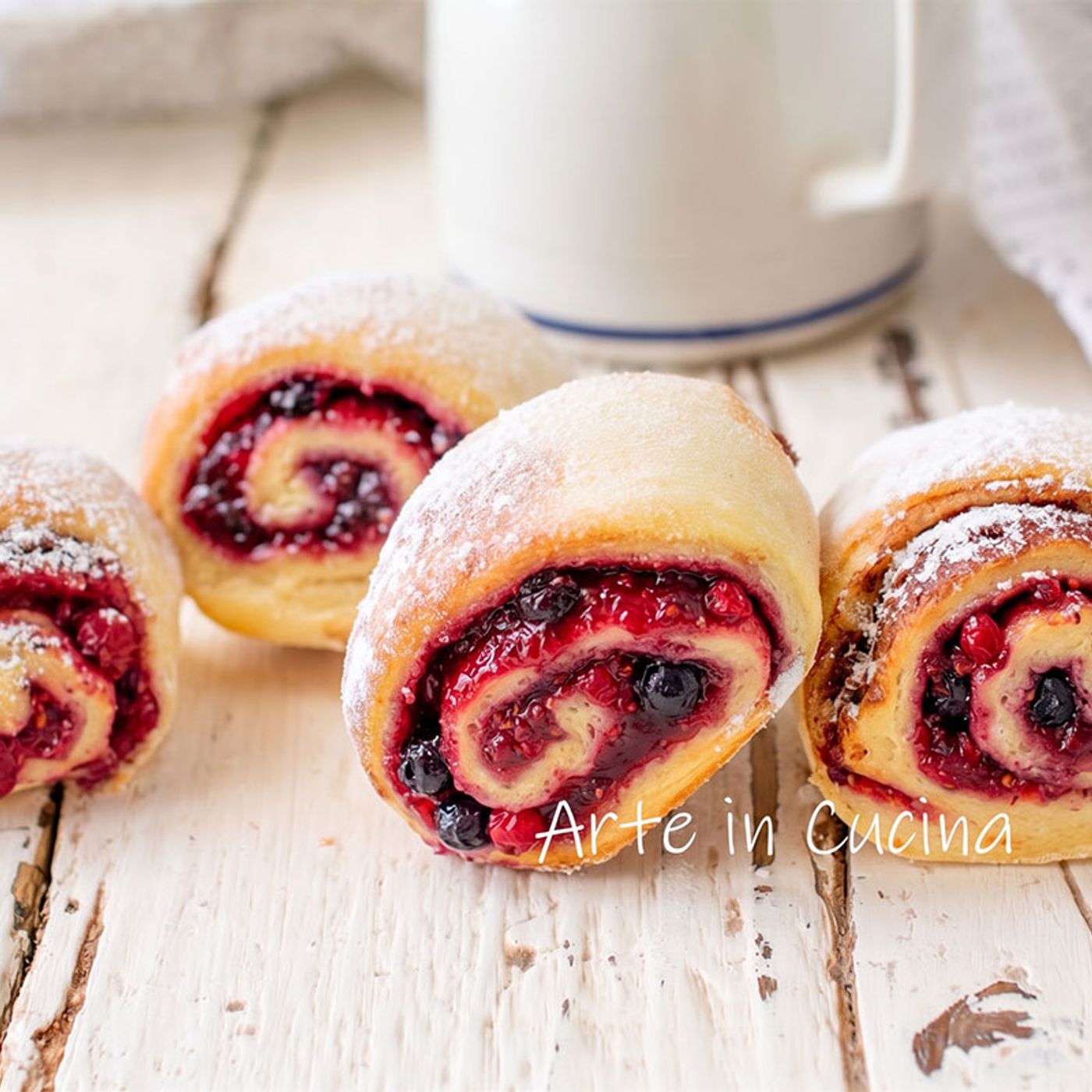 Rotolini di brioche alla marmellata episode artwork