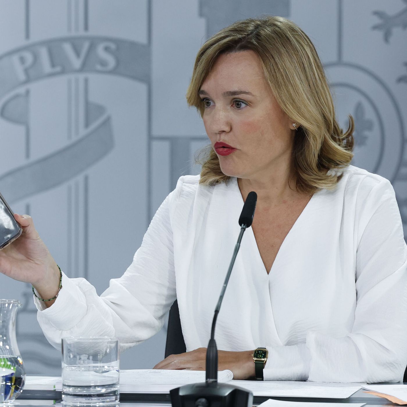 La República de los Tonnntos: ¿Qué tiene Pilar Alegría contra el cerdo que lo prohíbe en comedores de Ceuta?