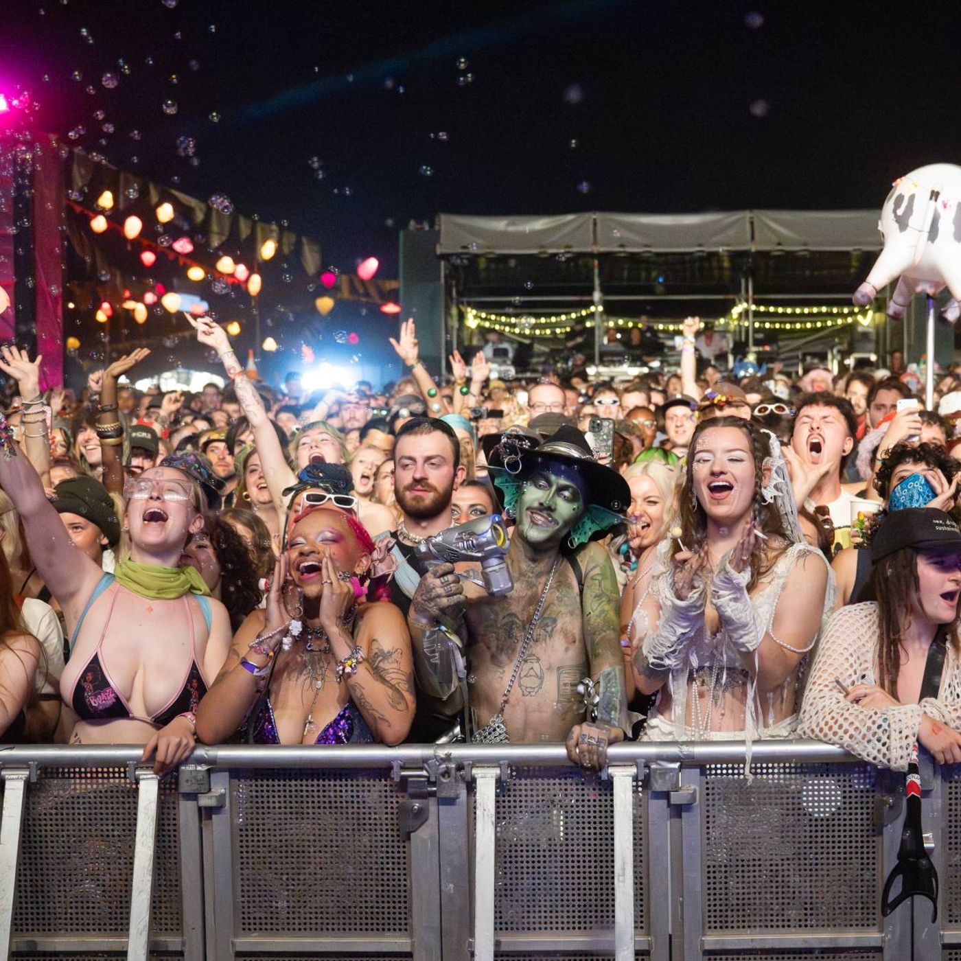 This is what it sounded like when everyone at Boomtown festival got the government wildfire phone alert at once episode artwork