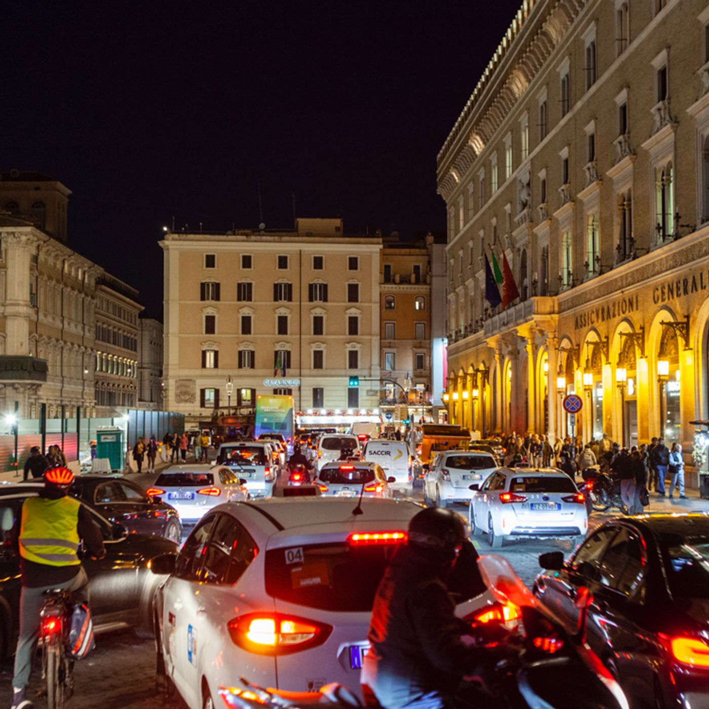 #482 Traffico a pacchi, nuovi macchinari e vecchie molestie in ospedale, incendi sul litorale e altre storie di Roma episode artwork