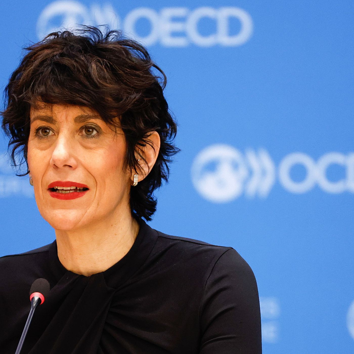 Prensa económica: El Gobierno intenta apoderarse del examen de la Airef a las pensiones que amenaza con más impuestos