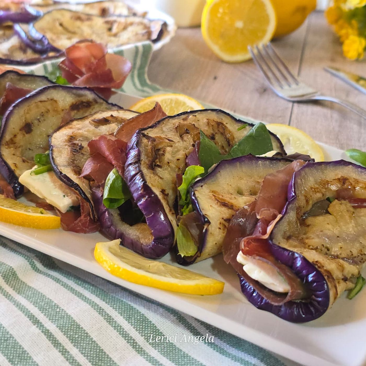 Involtini di melanzane grigliate con bresaola e formaggio ricetta light e veloce episode artwork
