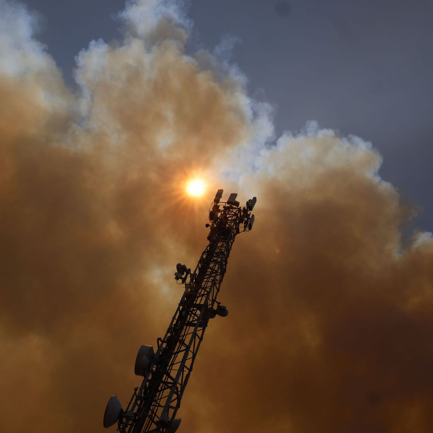 Madrid es Noticia: Continúan los trabajos para controlar el fuego