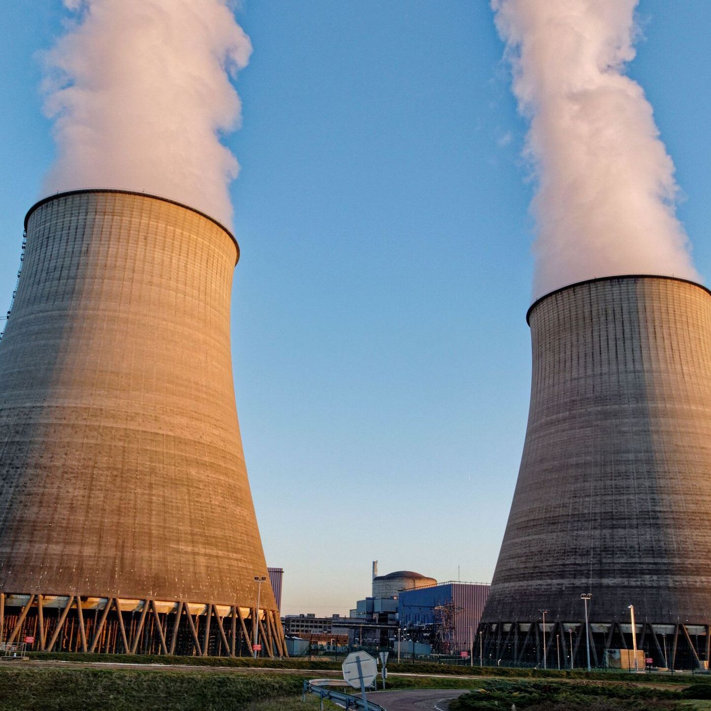 Prensa económica: España contamina tres veces más que Francia: así nos perjudica dejar atrás la nuclear