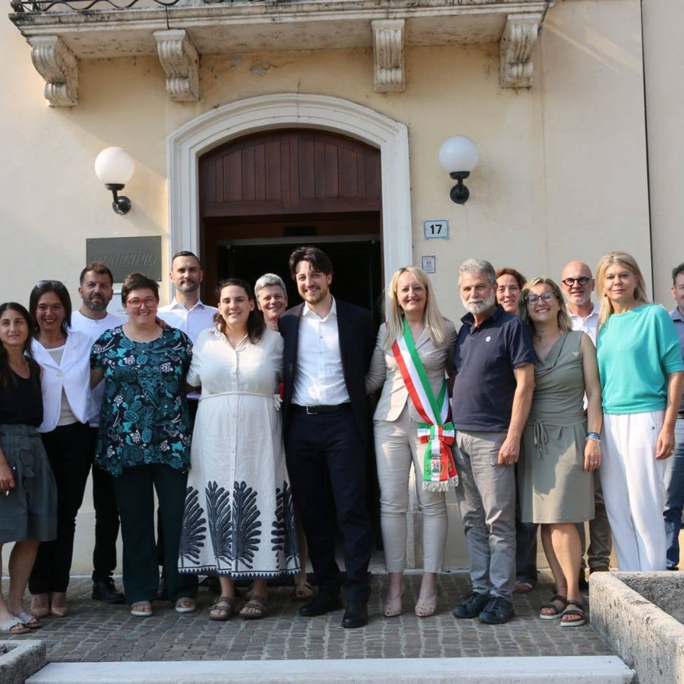 Alberto Stefani tra istituzione e affetti: tour nel Vicentino per il presidente episode artwork