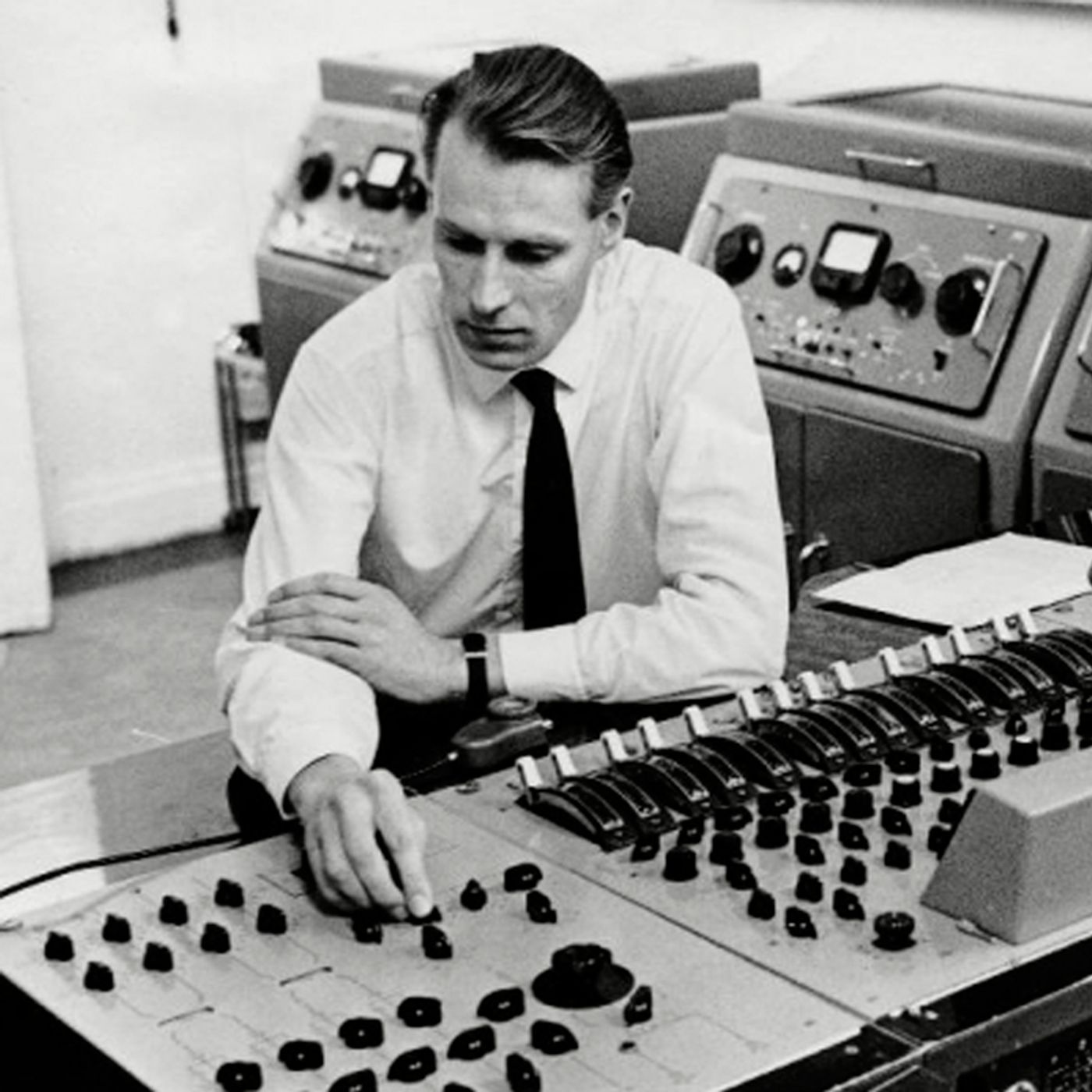El Club de los Beatles: En 1977 Sir George Martin inauguró Discos Capitol de México episode artwork