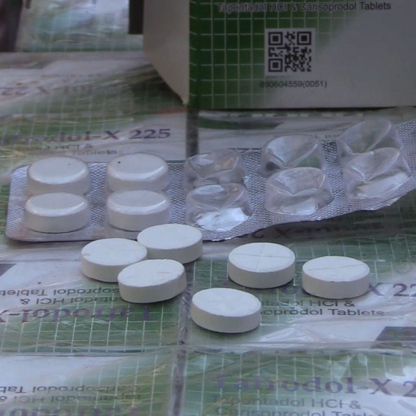 Une importante quantité de comprimés de drogue ont été saisis à Dosso episode artwork