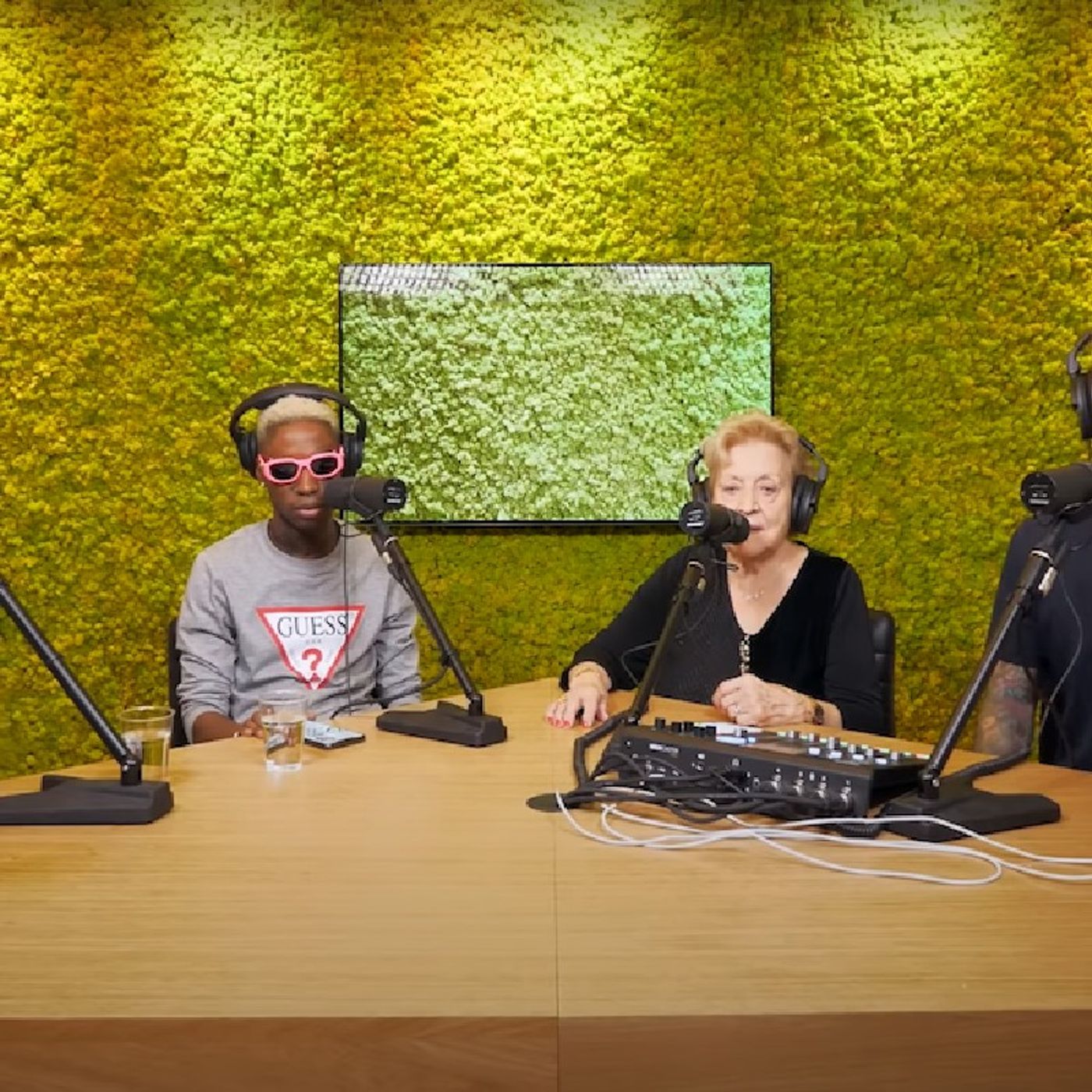 English Podcast " SPORTS REPORT: AUSTRALIA" episode artwork