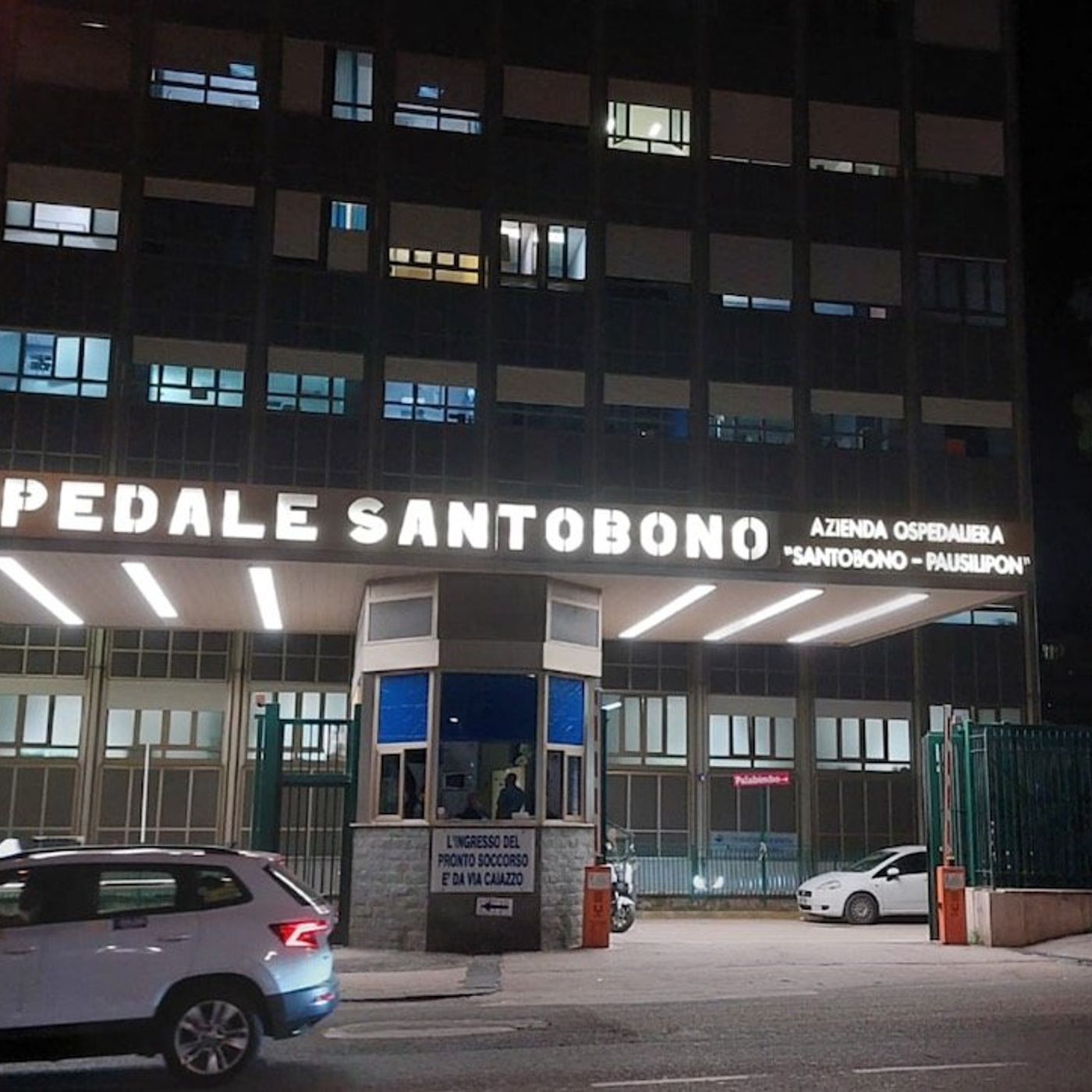 Napoli, parcheggiatore abusivo minaccia anziani: "10 euro o vi brucio l'auto". Arrestato