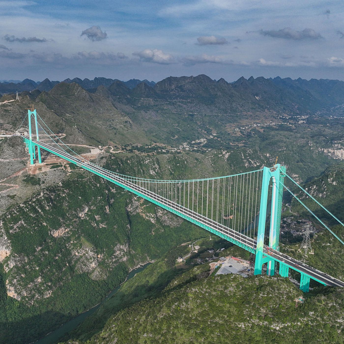 China unveils world's new tallest bridge