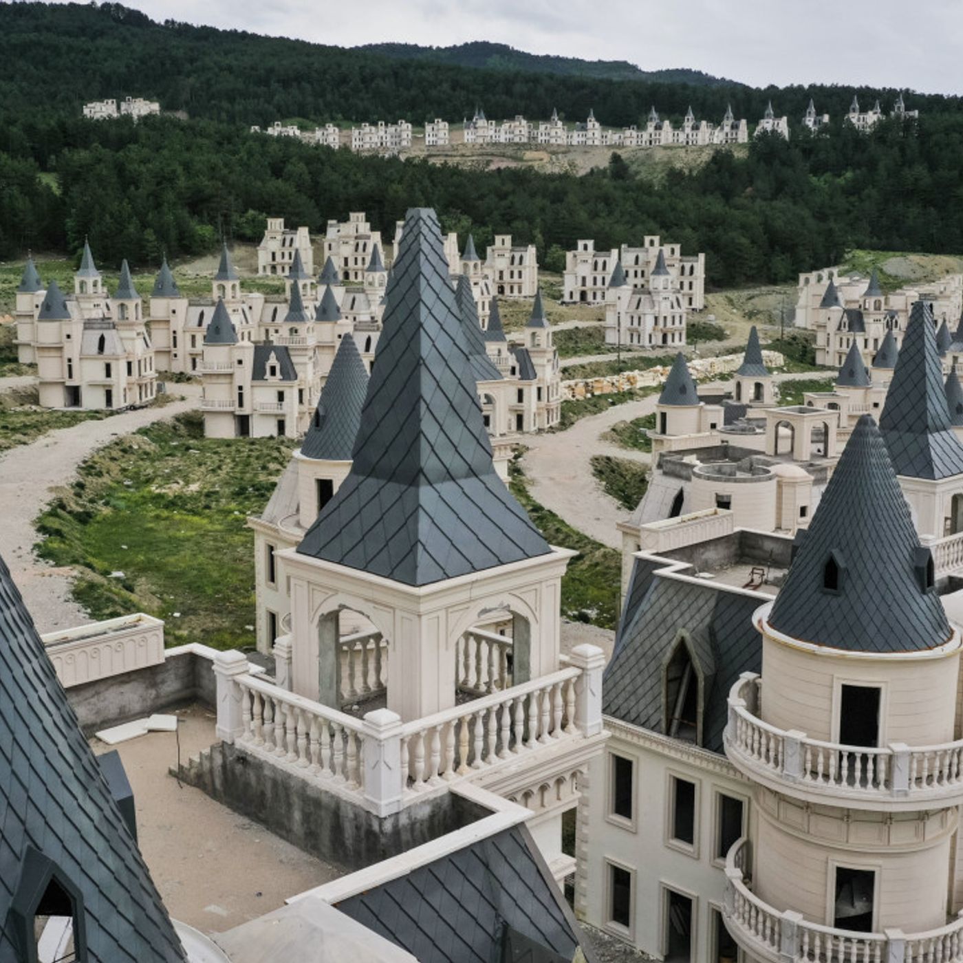 Burj Al Babas: the abandoned dream of a luxury castle village episode artwork
