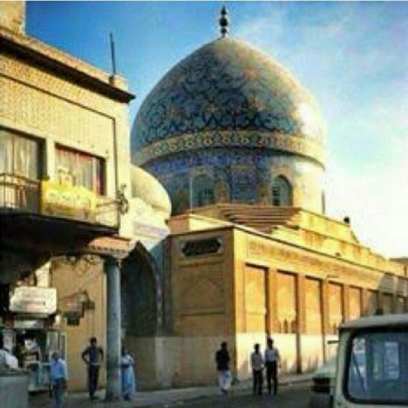 Radio Awaz Kandla FM\'s show