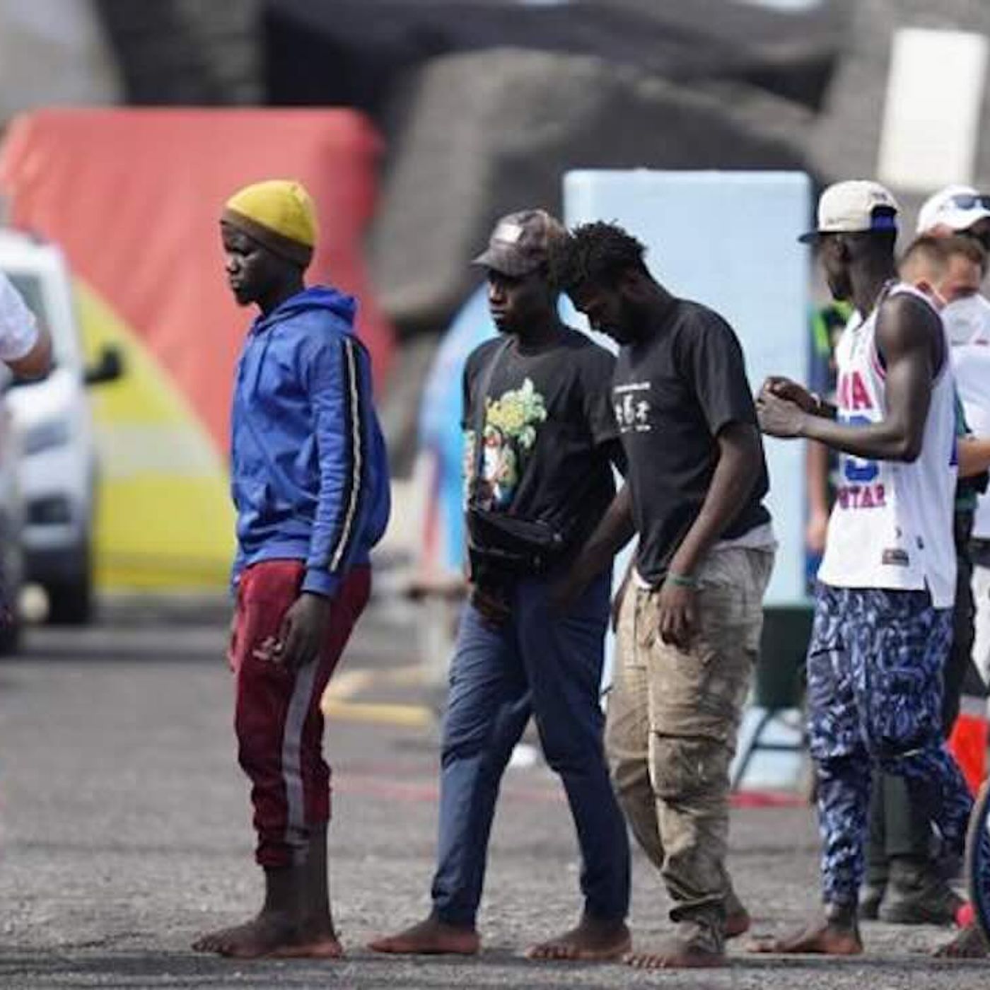 Benevento, i fondi per i migranti utilizzati per acquisti da Hermès, Chanel e Prada: 8 indagati episode artwork