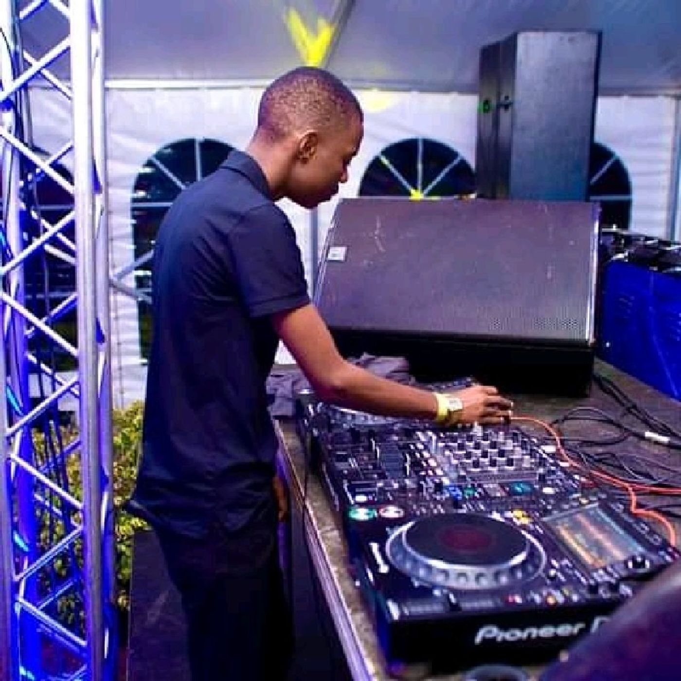 Bizzar Khanya\'s podcast