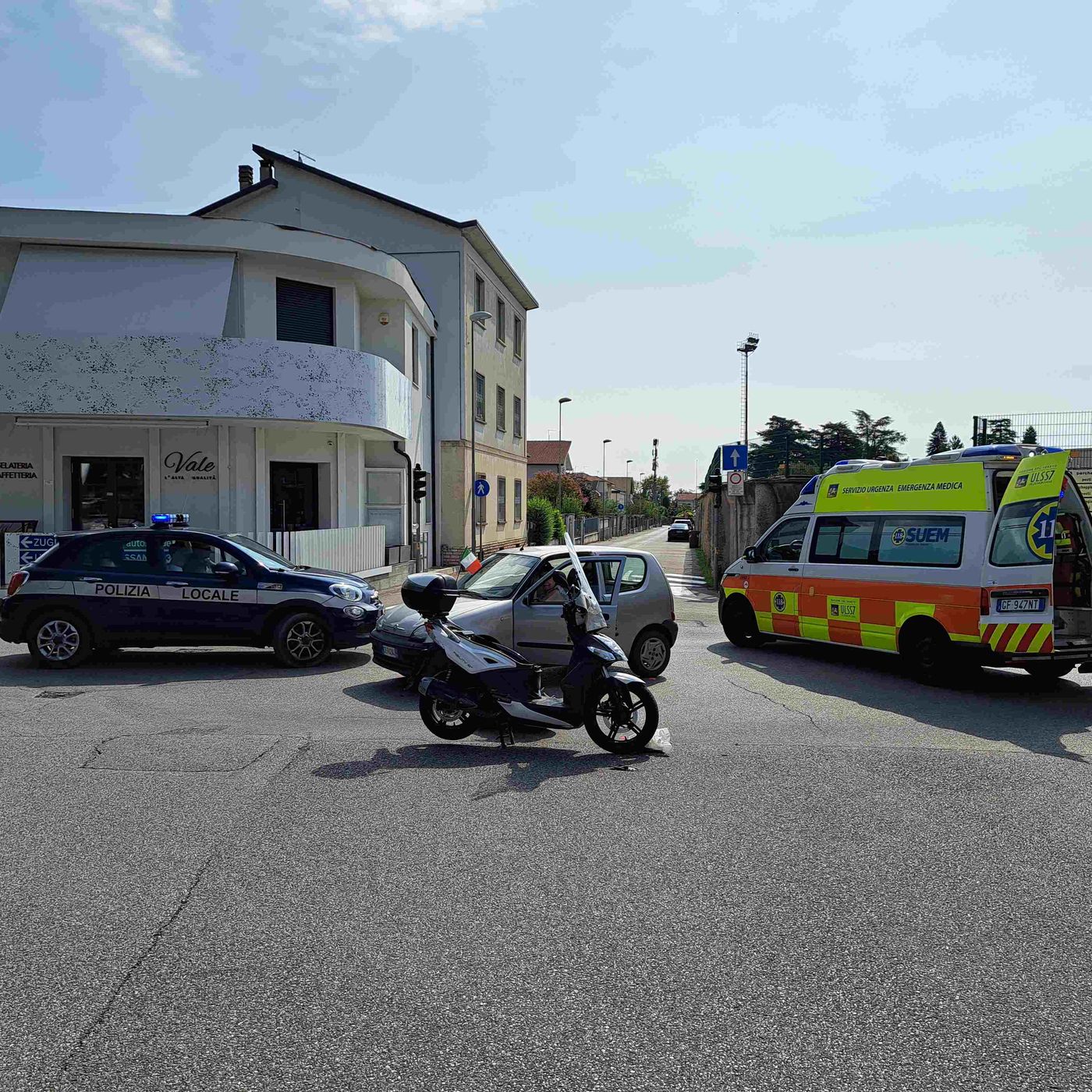 Scontro tra auto e moto, ferito un 76enne episode artwork