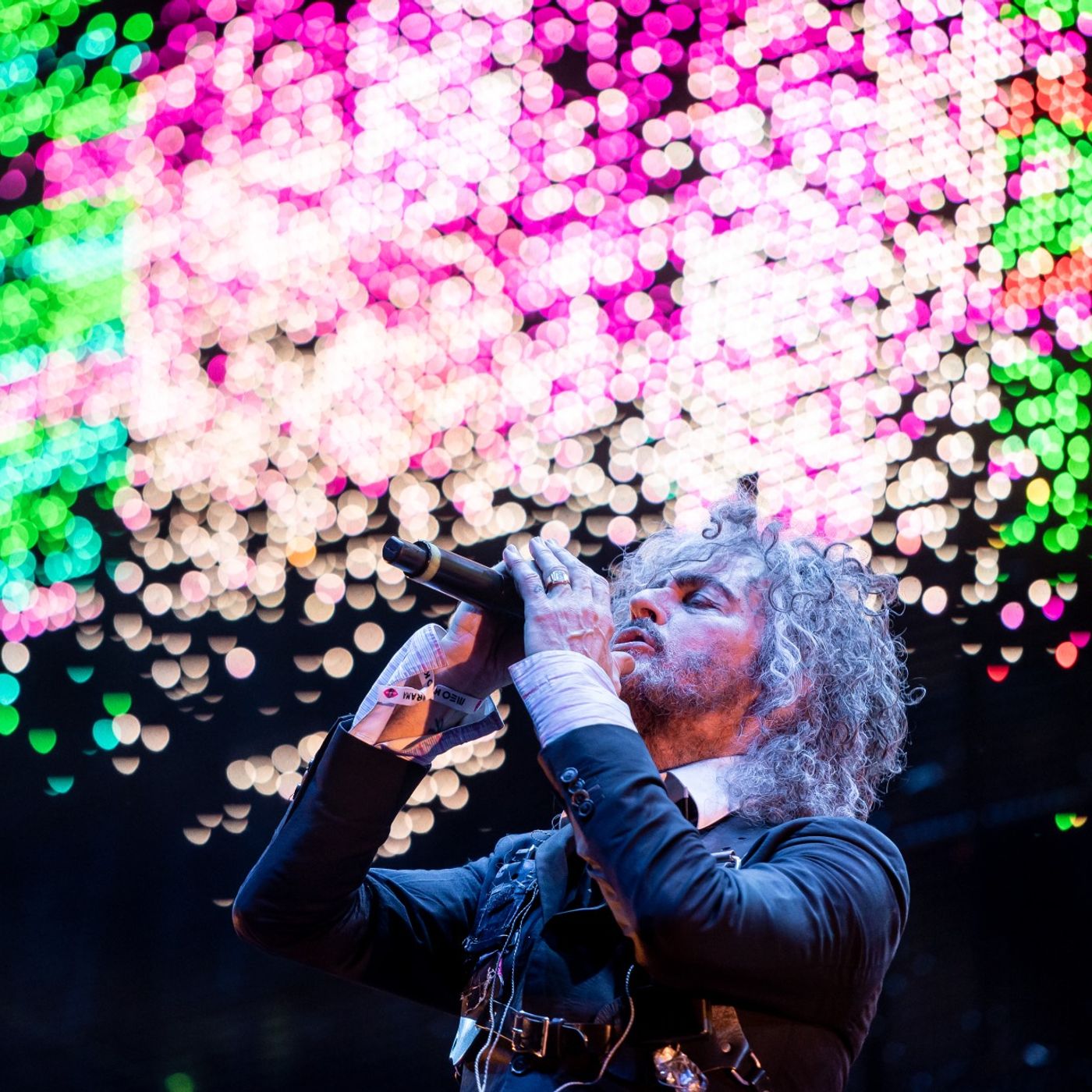 Flaming Lips cancel show as they share photo of Wayne Coyne hospitalised with pneumonia episode artwork