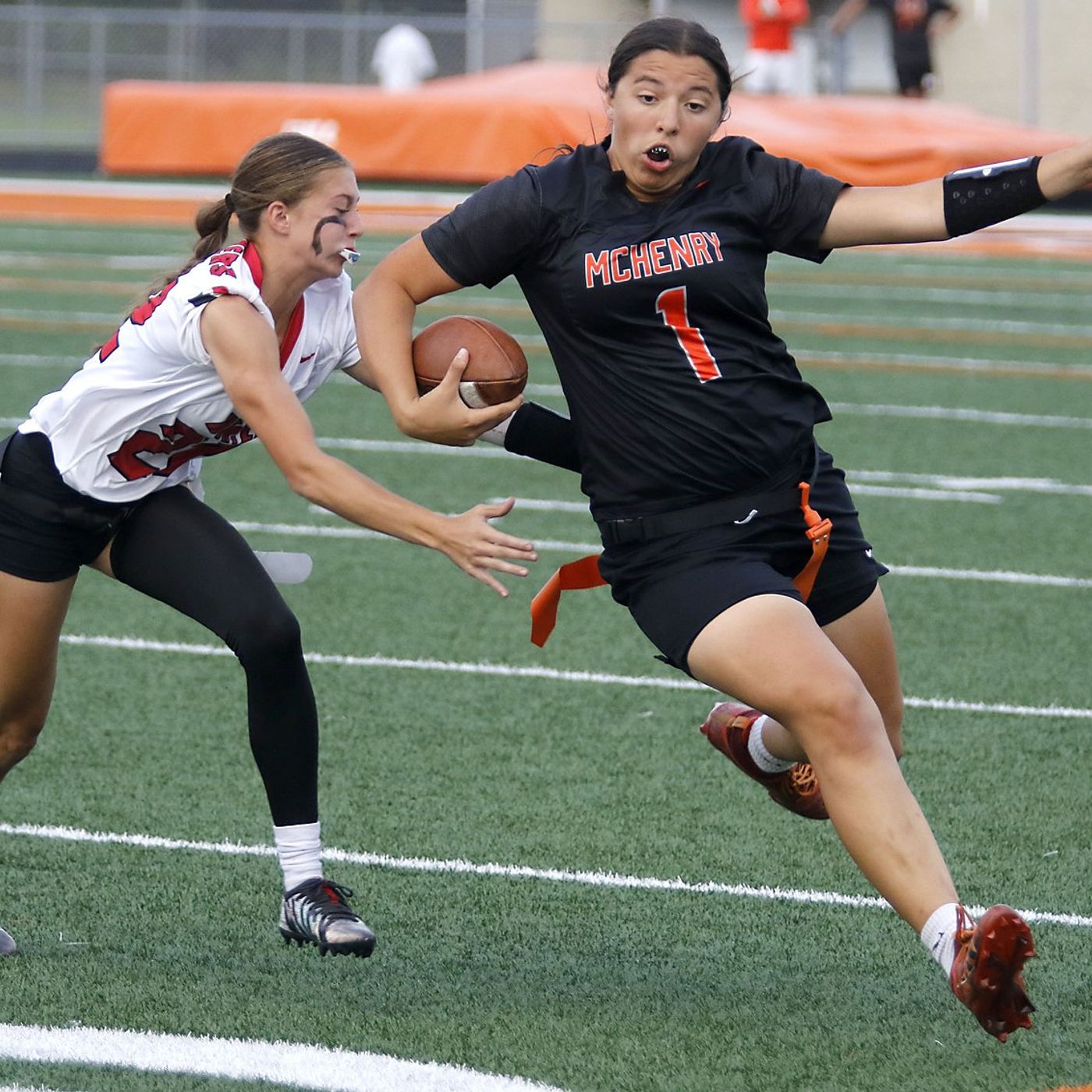 Brooklyn Anderson, Addison Hoffmann connect for 3 touchdowns as McHenry beats Huntley to stay undefeated episode artwork