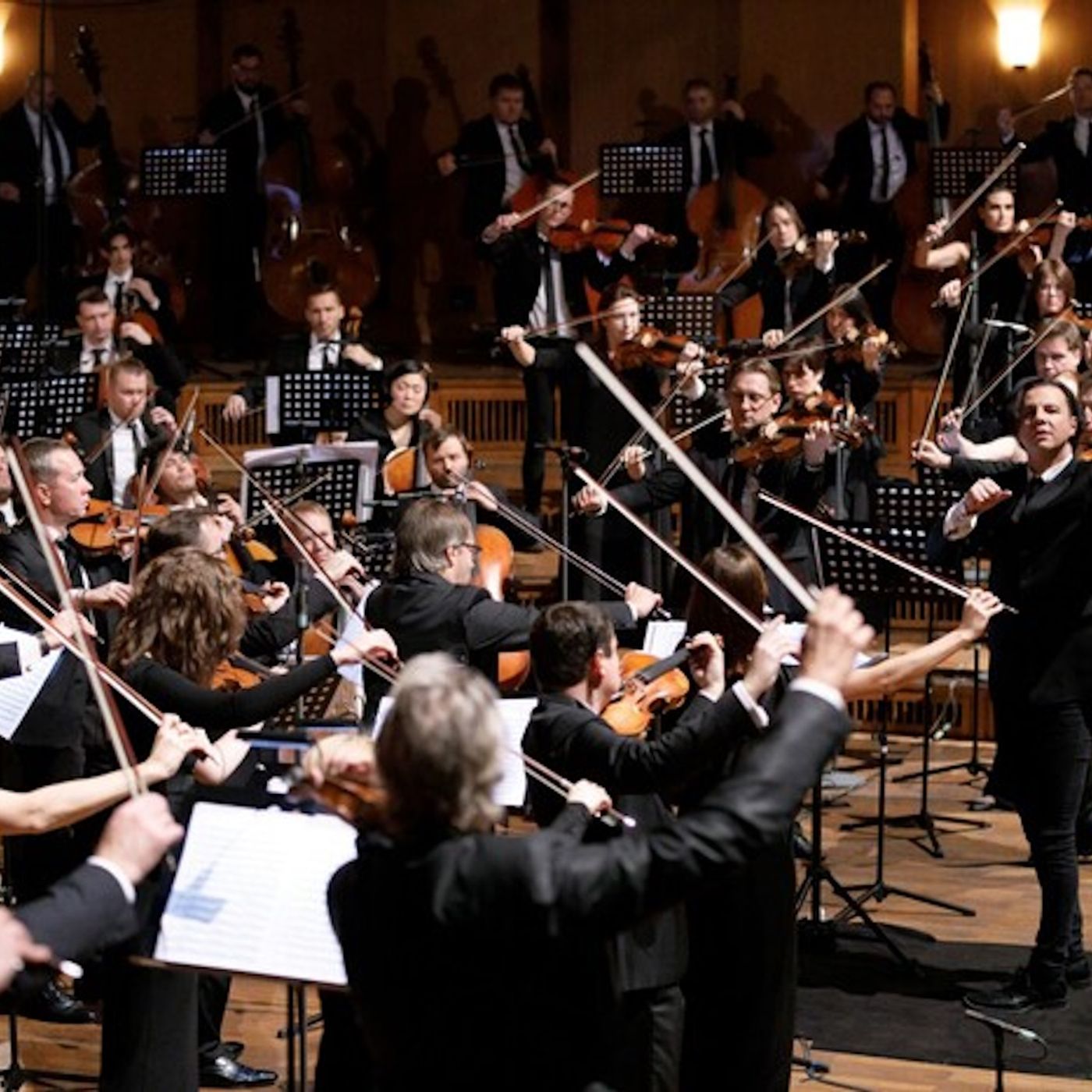 Al Petruzzelli di Bari concerto dell'ensemble russo musicAeterna episode artwork