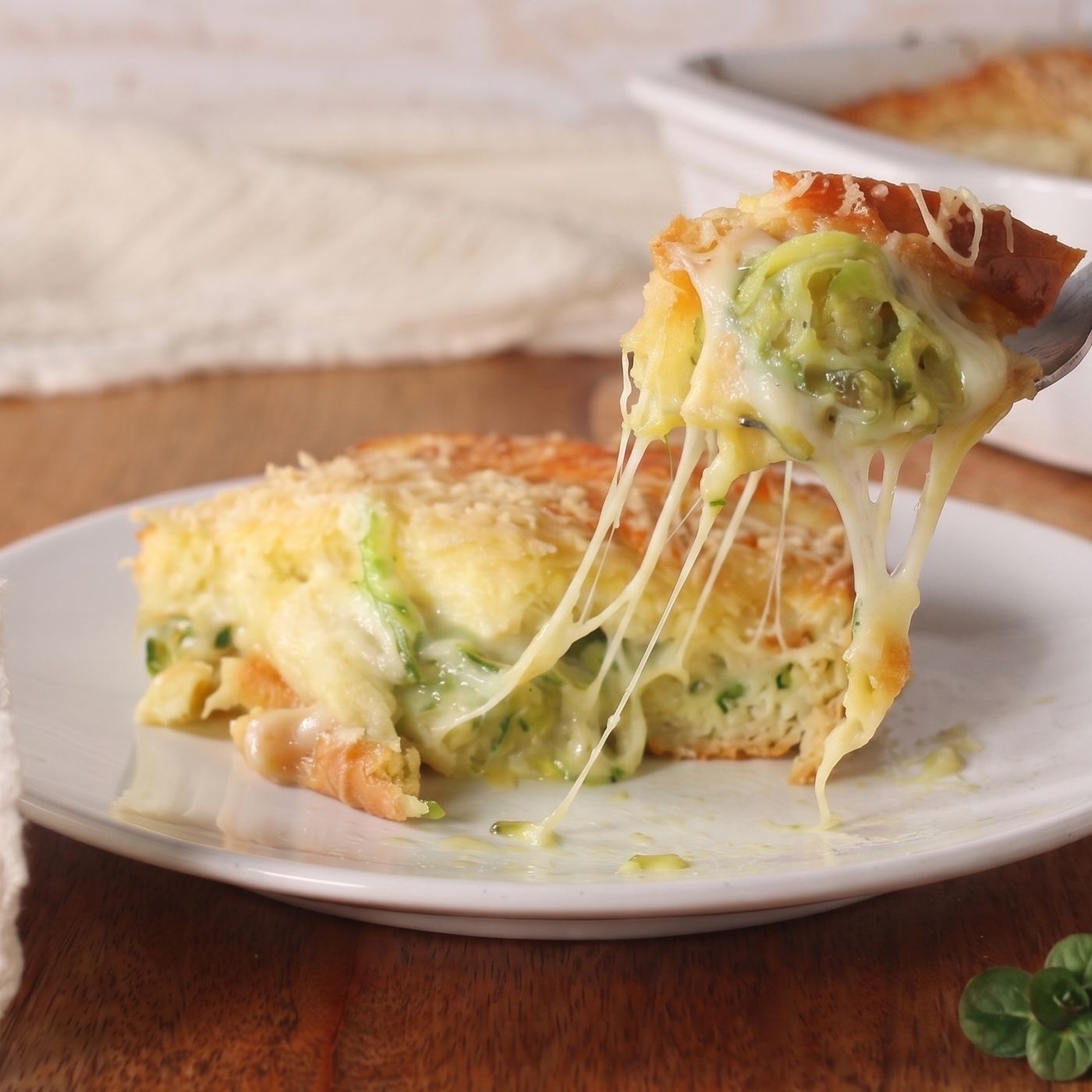 Torta salata di pane e zucchine: la ricetta facile e filante episode artwork