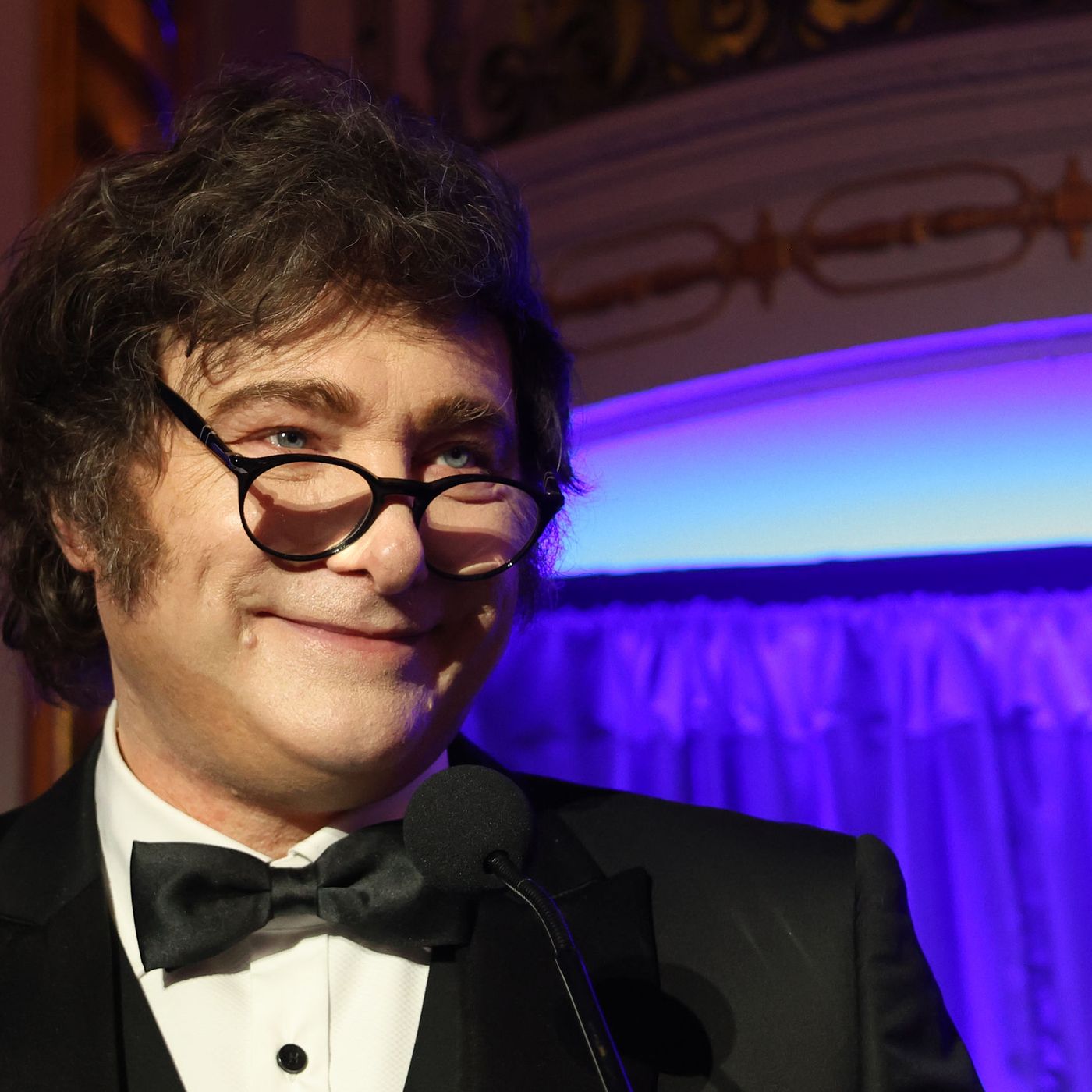 Prensa económica: Milei continúa la revolución en Argentina y reduce un 70% la base monetaria