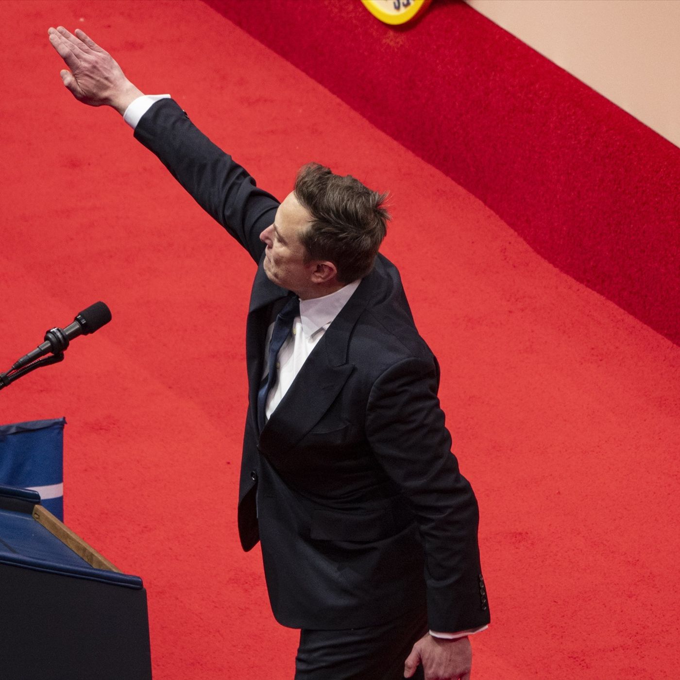 La República de los Tonnntos: "Los más tontos del planeta" confunden un gesto de Musk con el saludo romano y huyen de X