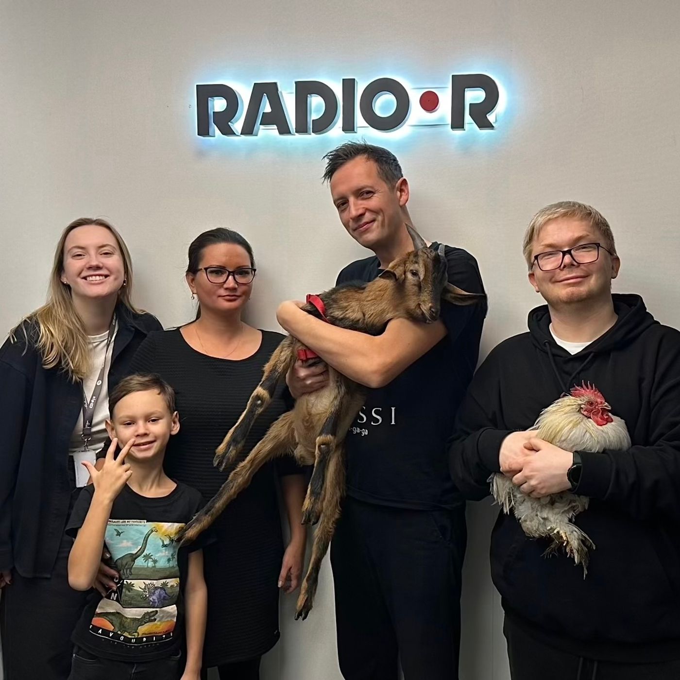 В эфире RADIO•R — Альберт и Каролина Харлановы со своими питомцами из домашней мини-фермы. А начиналось все с двух канадских белочек… episode artwork