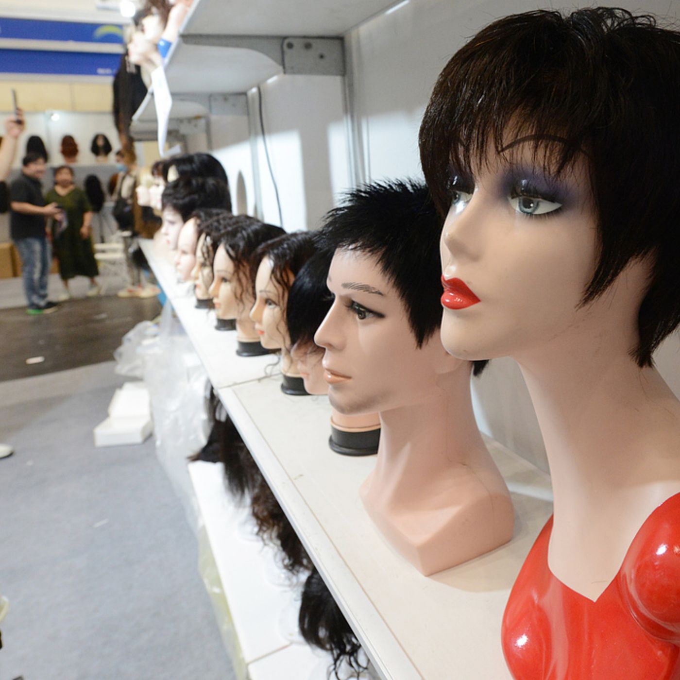 Wigs are all the rage！