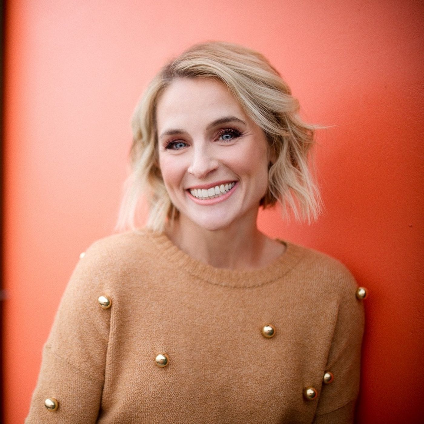 Lifestyle Expert/Emmy winning host Meaghan B. Murphy shares how to host and gift life a pro! ~ @meaghanbmurphy #techideas #giftideas episode artwork