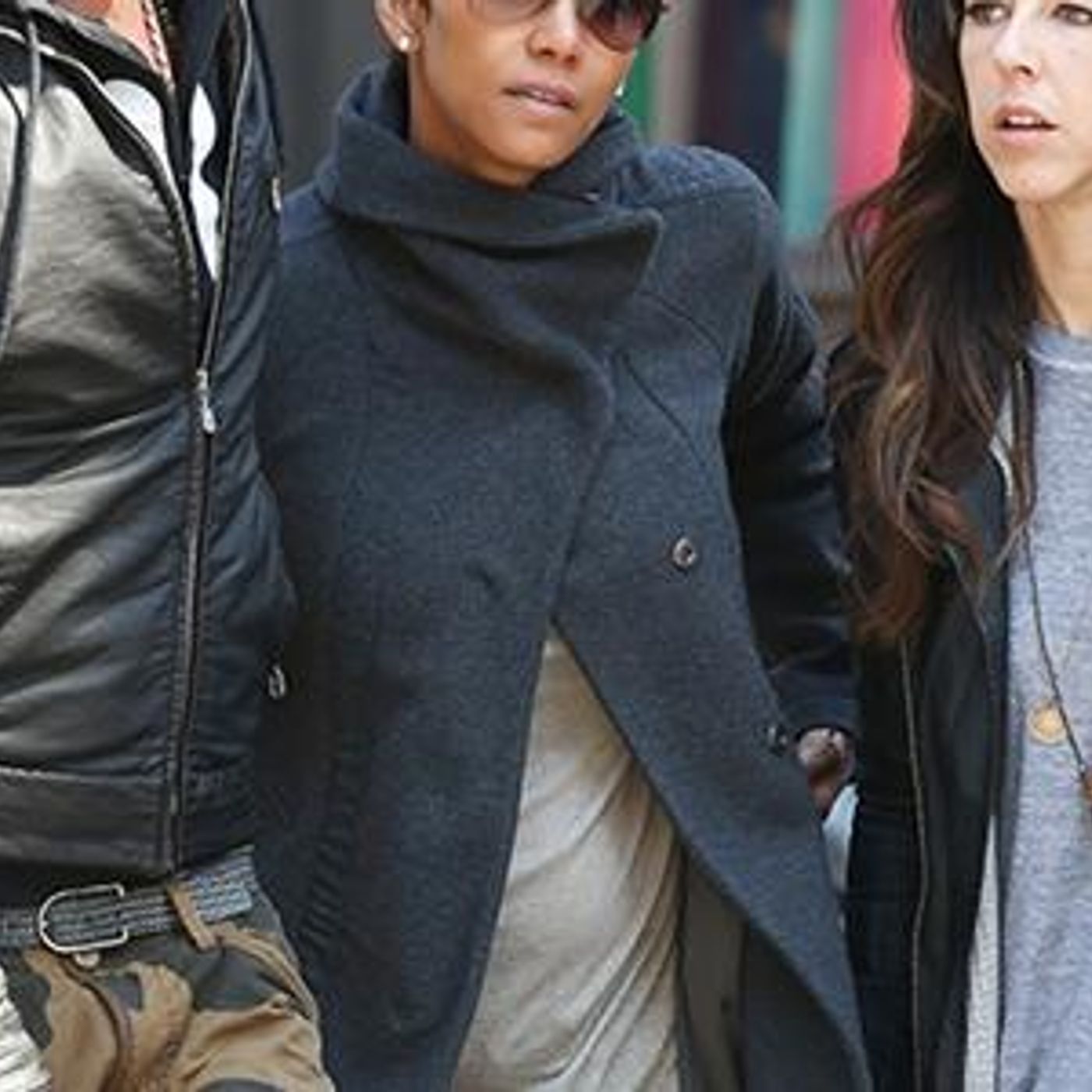 H. Blu's Word: Hot Topics, Halle Berry, Snoop Dogg (Lion) H. Blu's Word: Hot Topics, Halle Berry, Snoop Dogg (Lion)