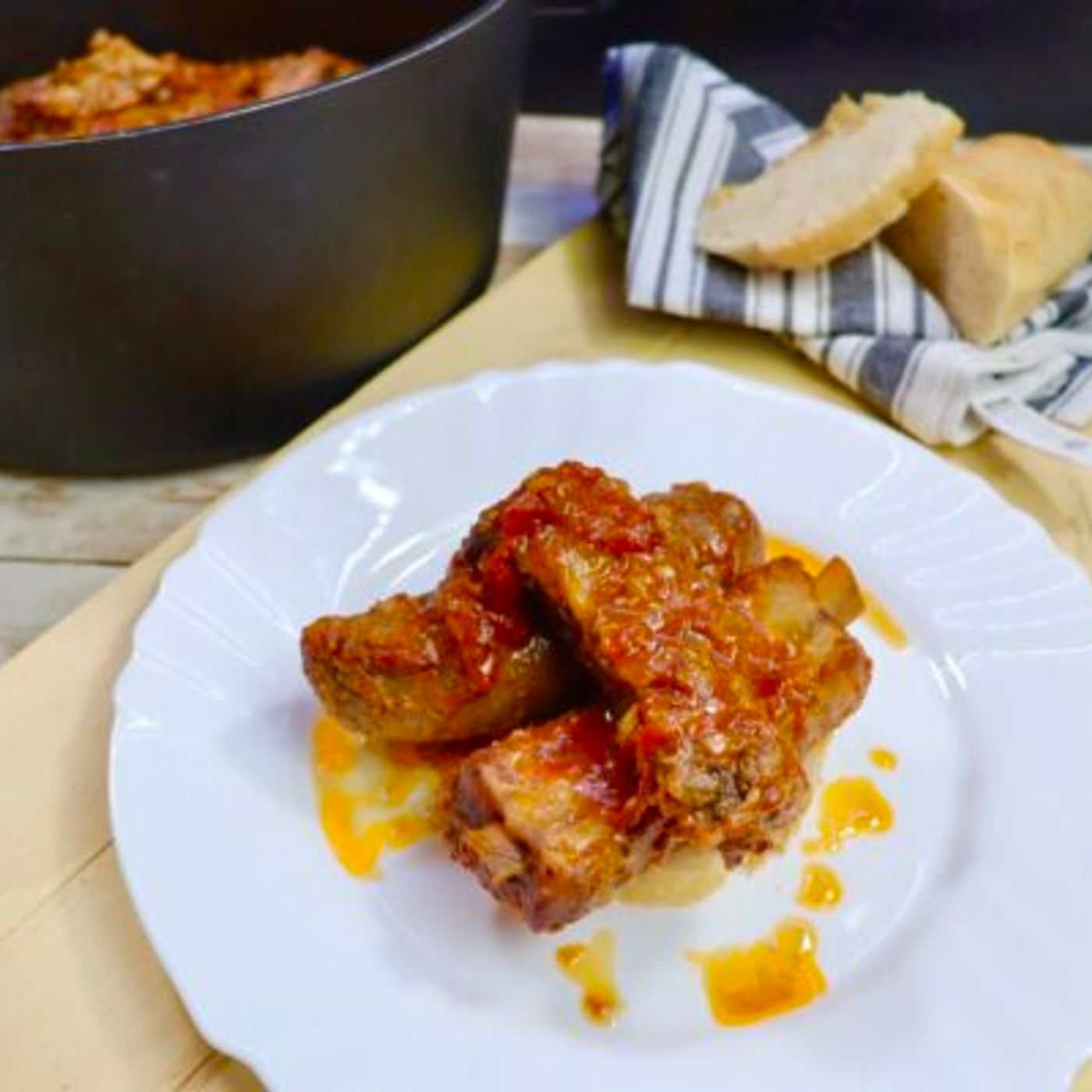 "Misto di Costine e Salsiccia in Umido: Sapore Rustico e Confortante" episode artwork