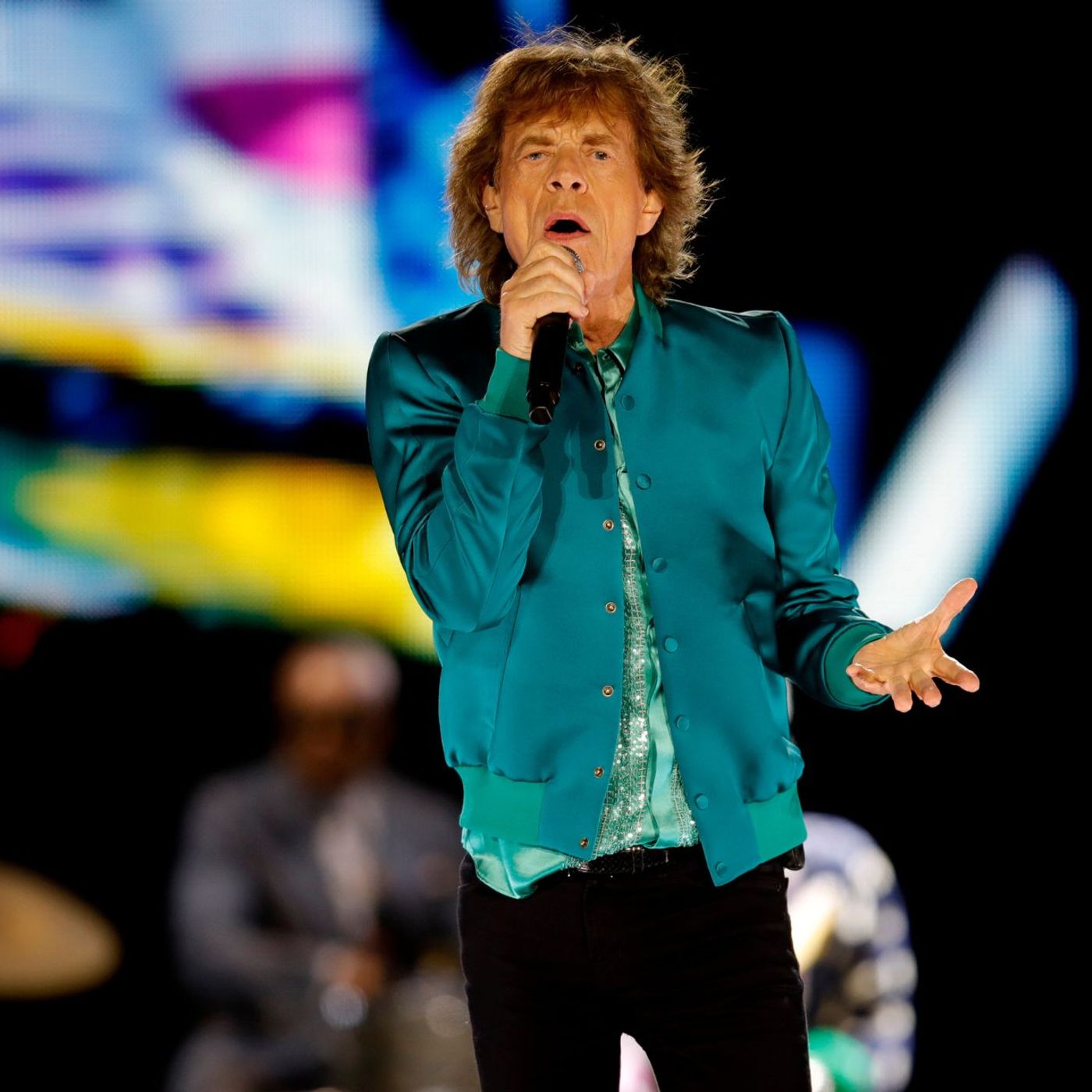Watch Mick Jagger perform surprise impromptu pub gig with students in Oxford episode artwork