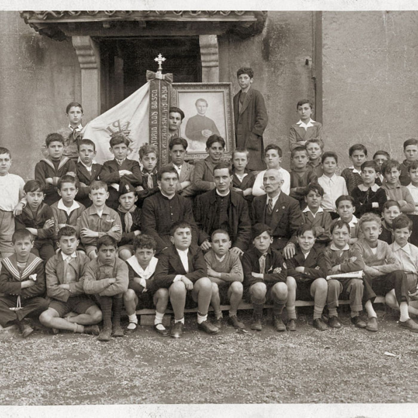 Vita e opere di Don Carlo Gnocchi, educatore e attivista episode artwork