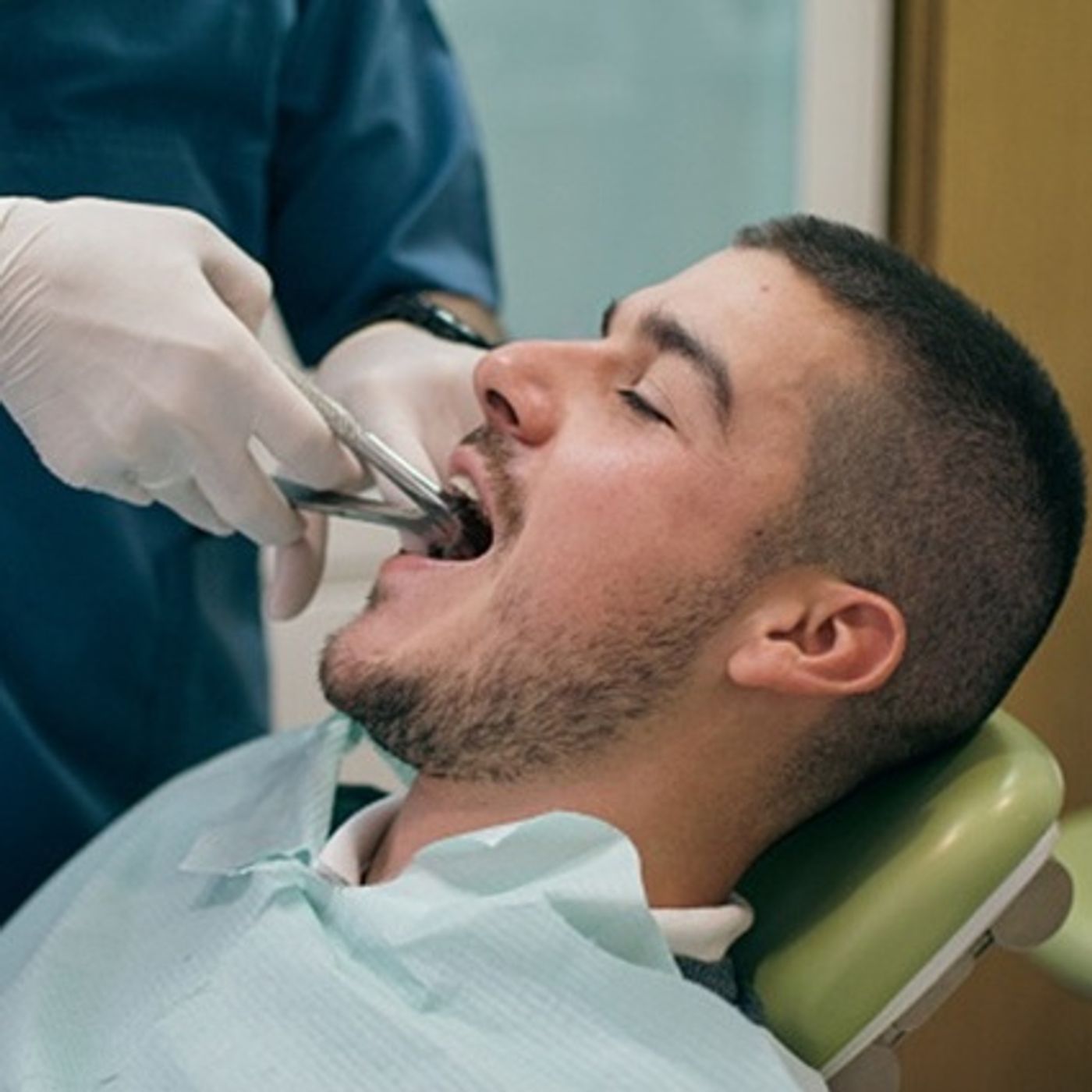 (Joke of the Day) Dentist Offers Patient a Deal He Can Refuse episode artwork