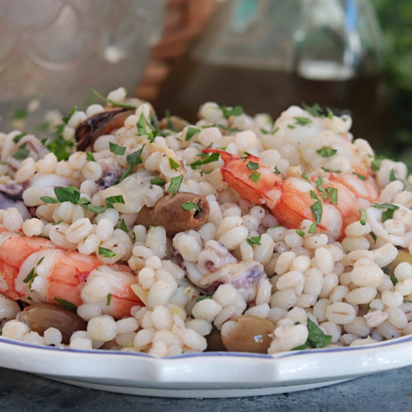 Insalata di orzo di mare con olive