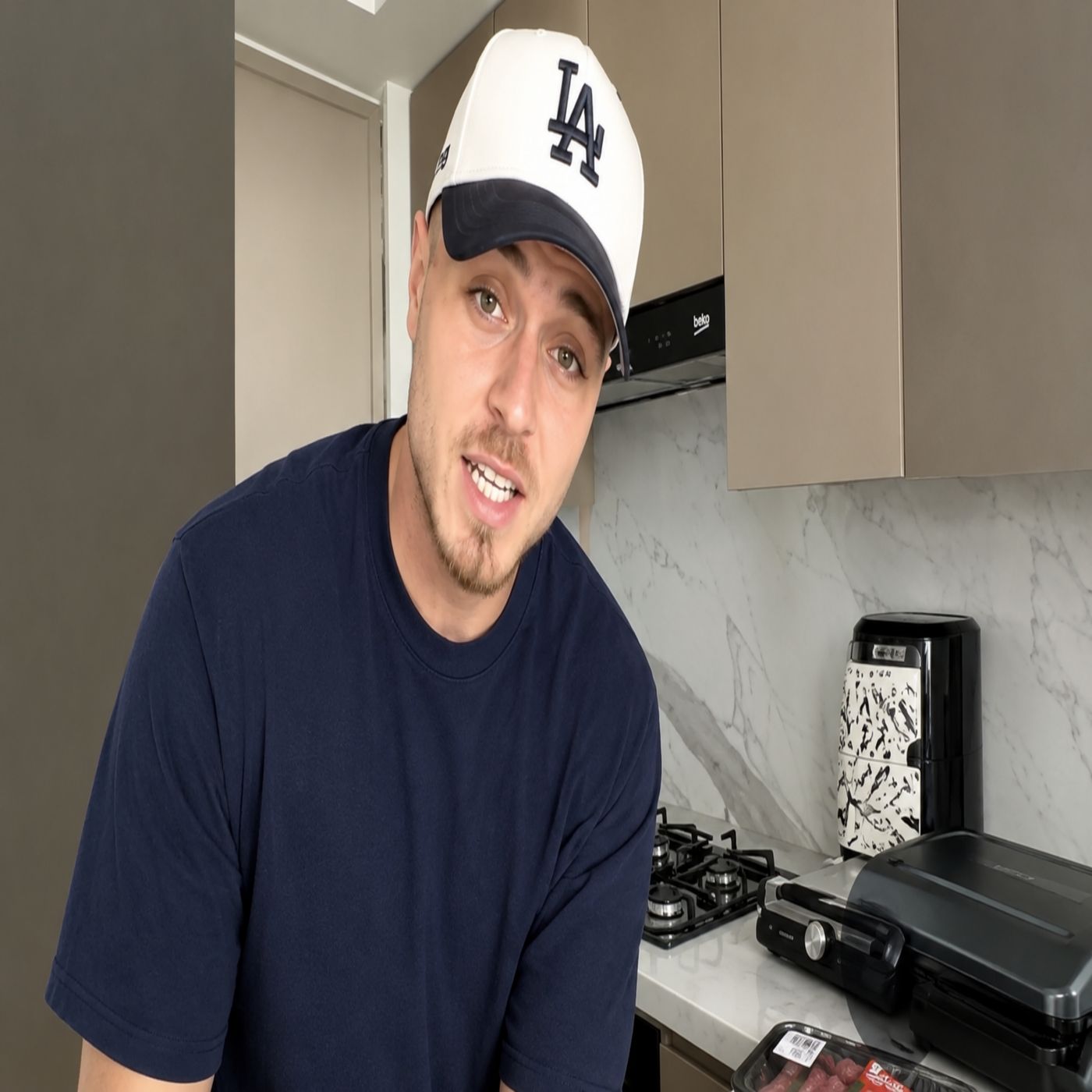 🥪❤️ رامي يحضّر ساندويتشًا لذيذًا بطريقة سهلة وسريعة 👨‍🍳✨