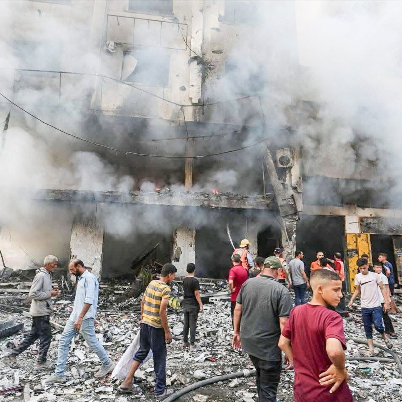 Raúl Incertis, médico anestesista en Gaza: "Le han caído 100.000 toneladas de bombas, unas cinco bombas de Hiroshima. Imagínense cómo está" episode artwork