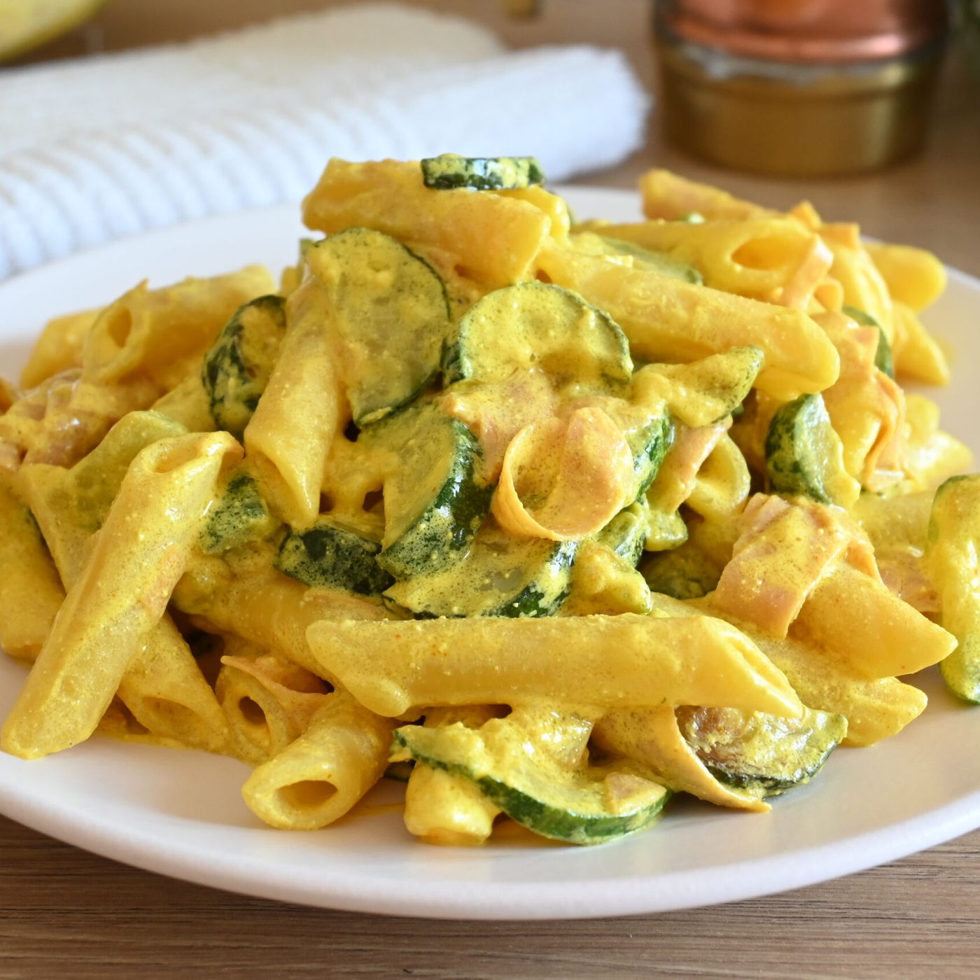 PENNETTE al PROSCIUTTO e ZUCCHINE Cremose