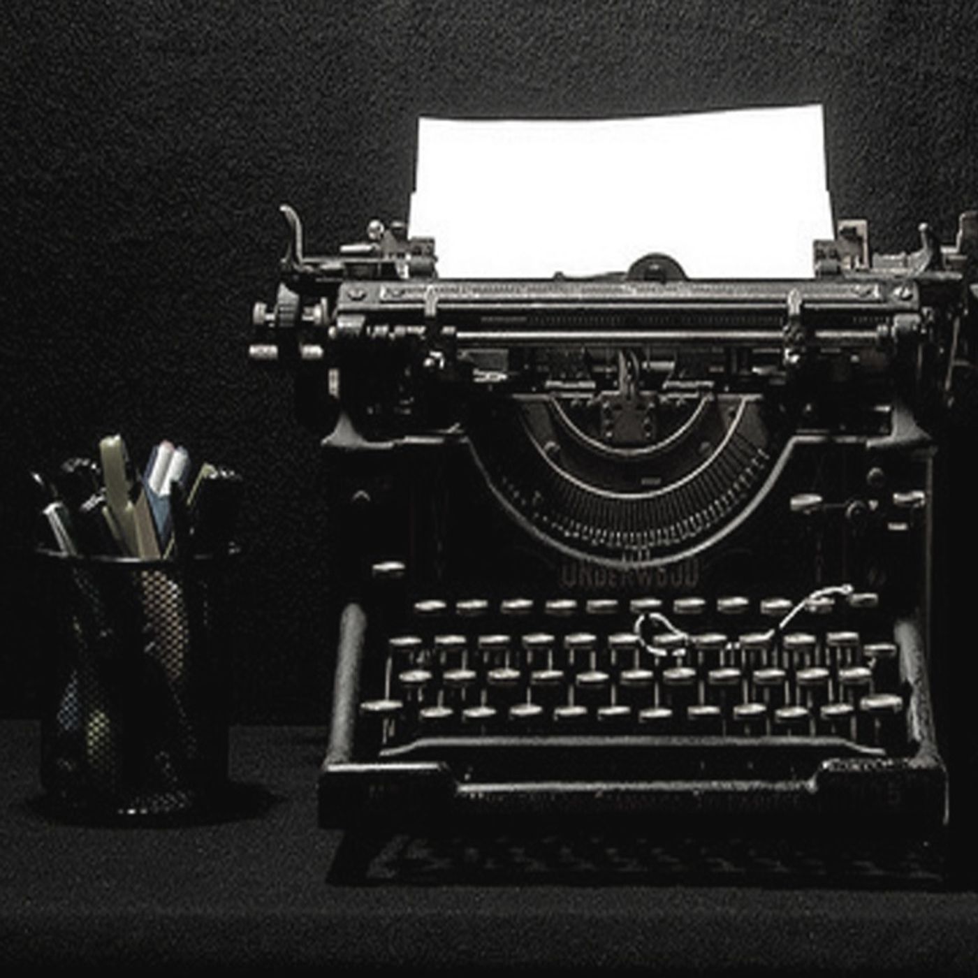 En La Casa De Al Lado Habita Un Espíritu Que Me Atemoriza Por Las Noches  - Voces De La Noche